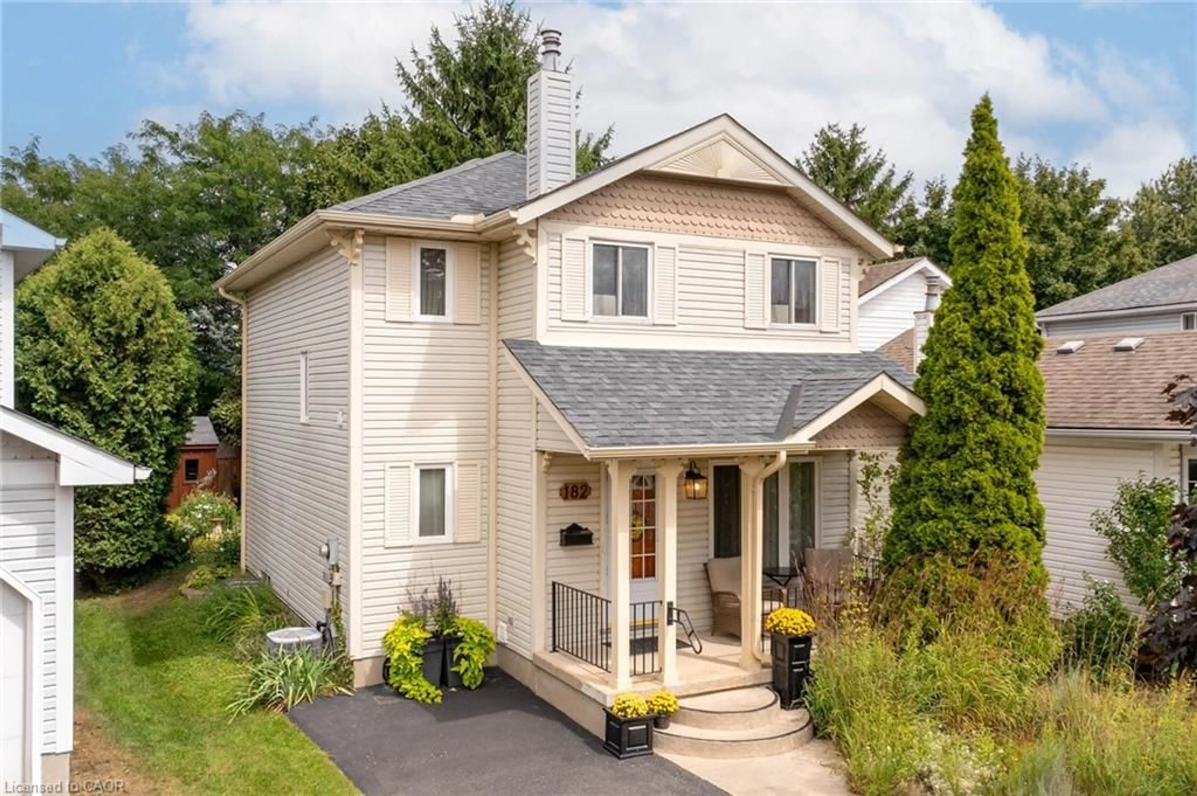 Home with vinyl exterior material, street for 182 Auburn Dr, Waterloo Ontario N2K 3T1
