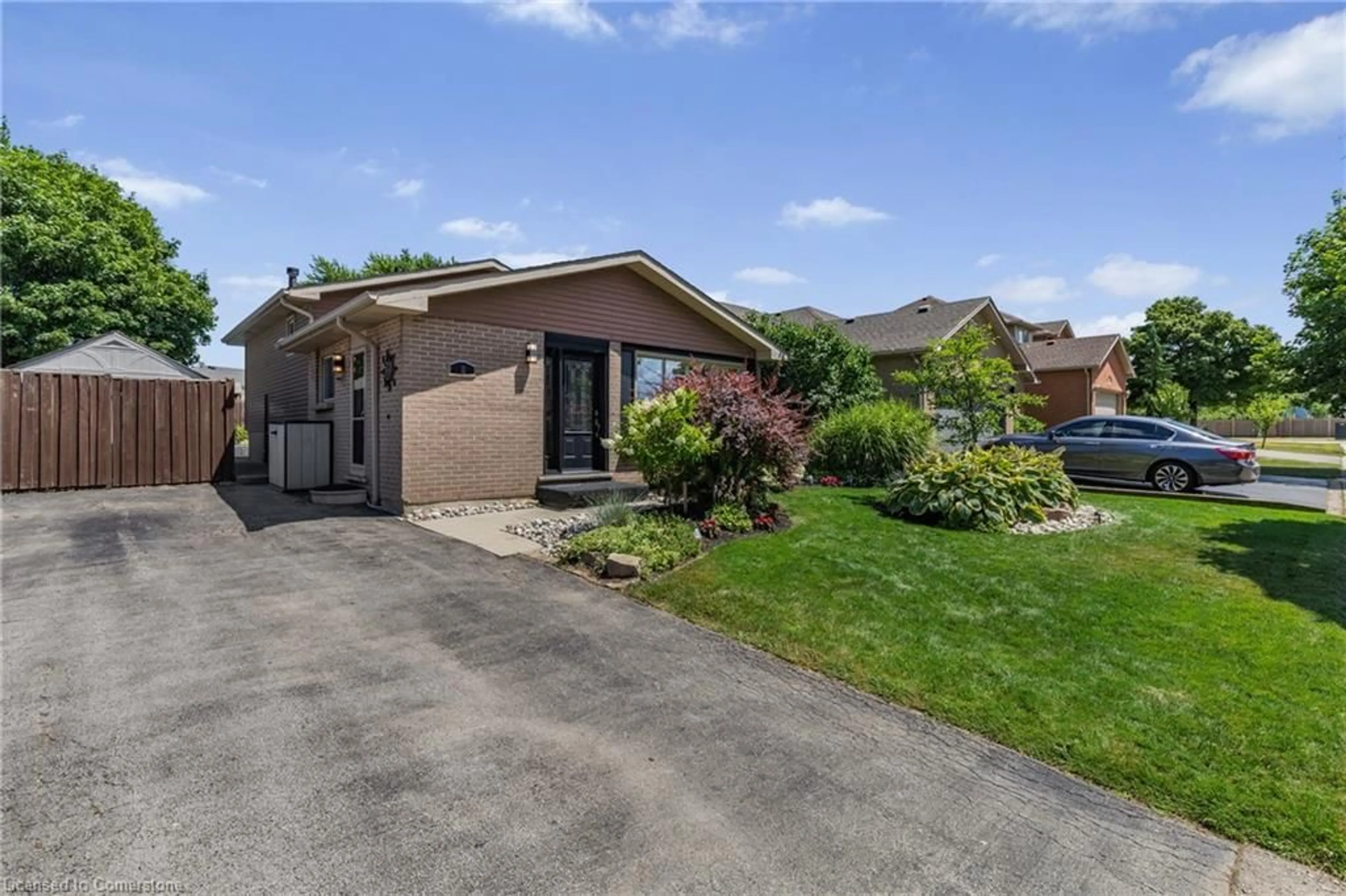 A pic from outside/outdoor area/front of a property/back of a property/a pic from drone, street for 8 Chilton Dr, Stoney Creek Ontario L8J 1M1