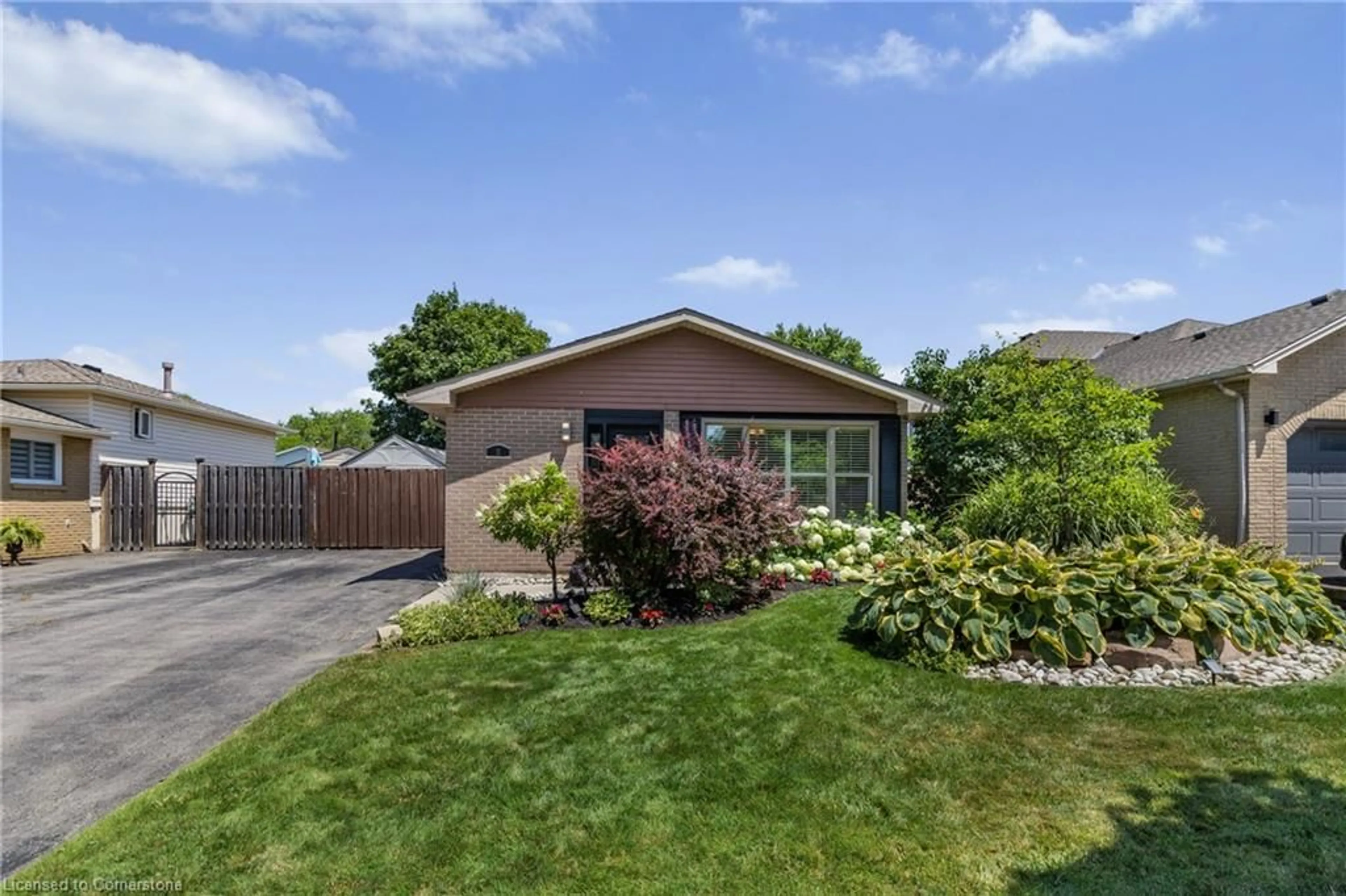 A pic from outside/outdoor area/front of a property/back of a property/a pic from drone, street for 8 Chilton Dr, Stoney Creek Ontario L8J 1M1