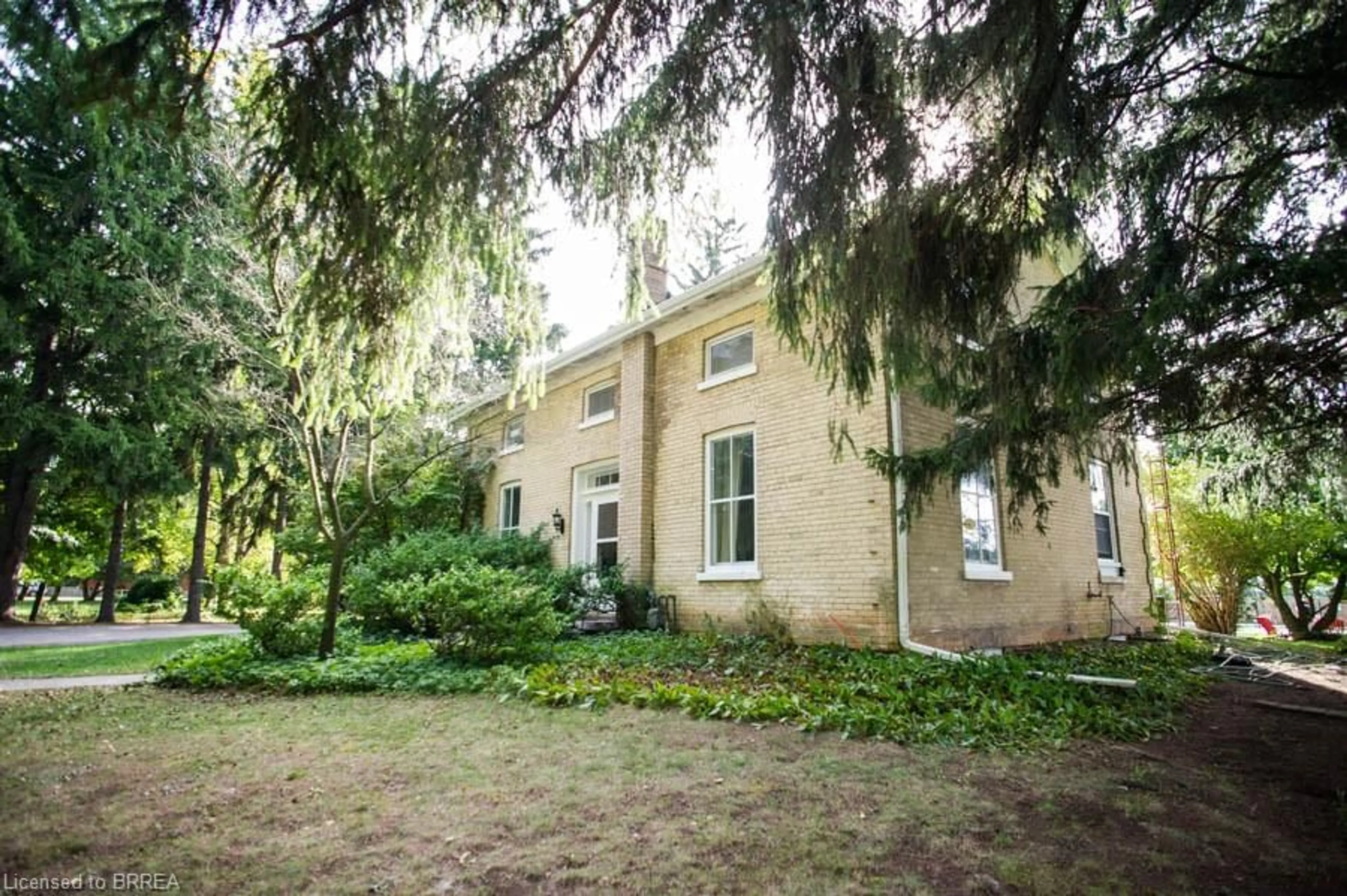 Patio, building for 112 German School Rd, St. George Ontario N3L 3E1