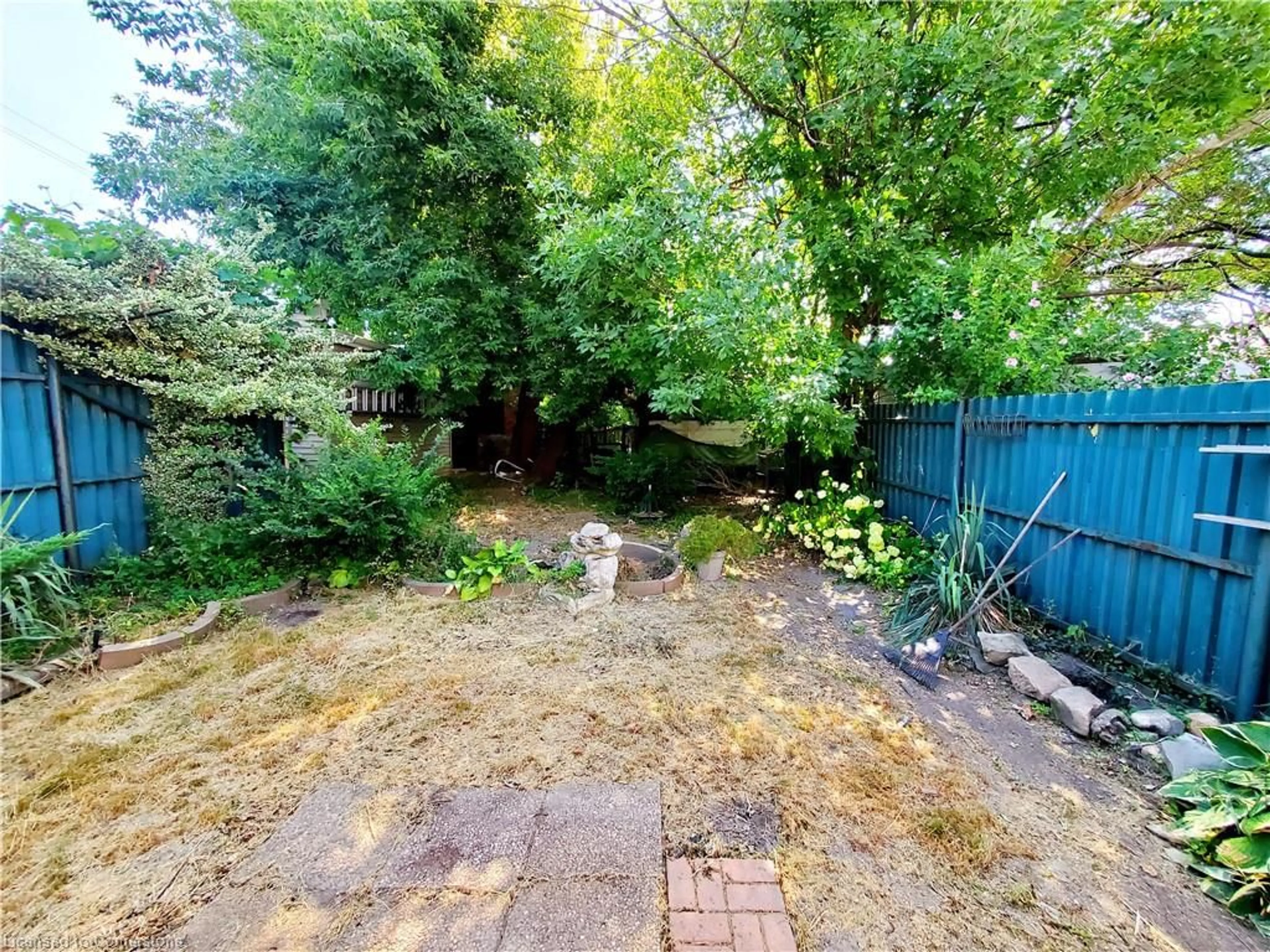 A pic from outside/outdoor area/front of a property/back of a property/a pic from drone, street for 350 Gage Ave, Hamilton Ontario L8L 7A9