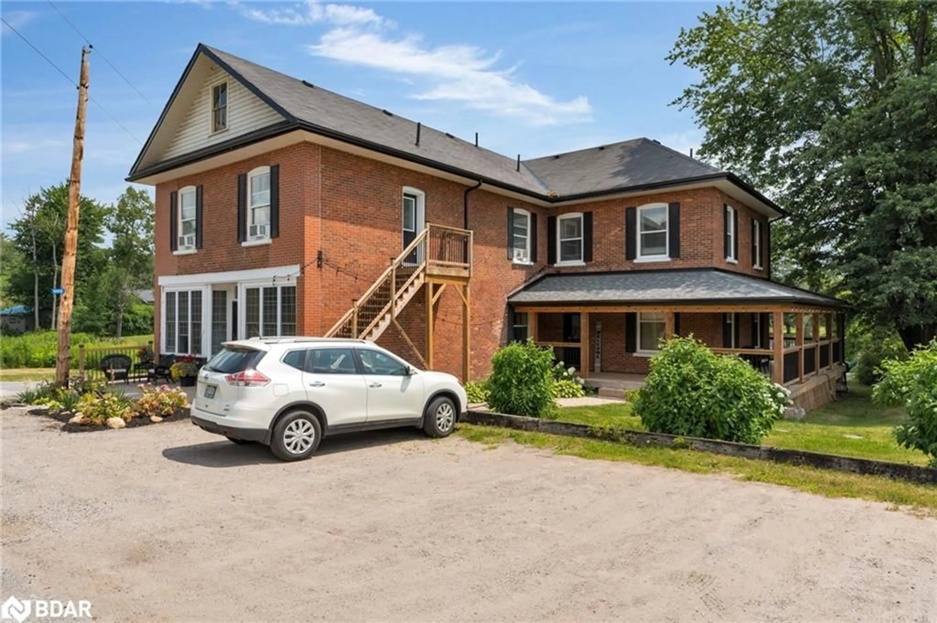 Home with brick exterior material, street for 1002 Cowbell Lane, Gravenhurst Ontario P0E 1N0