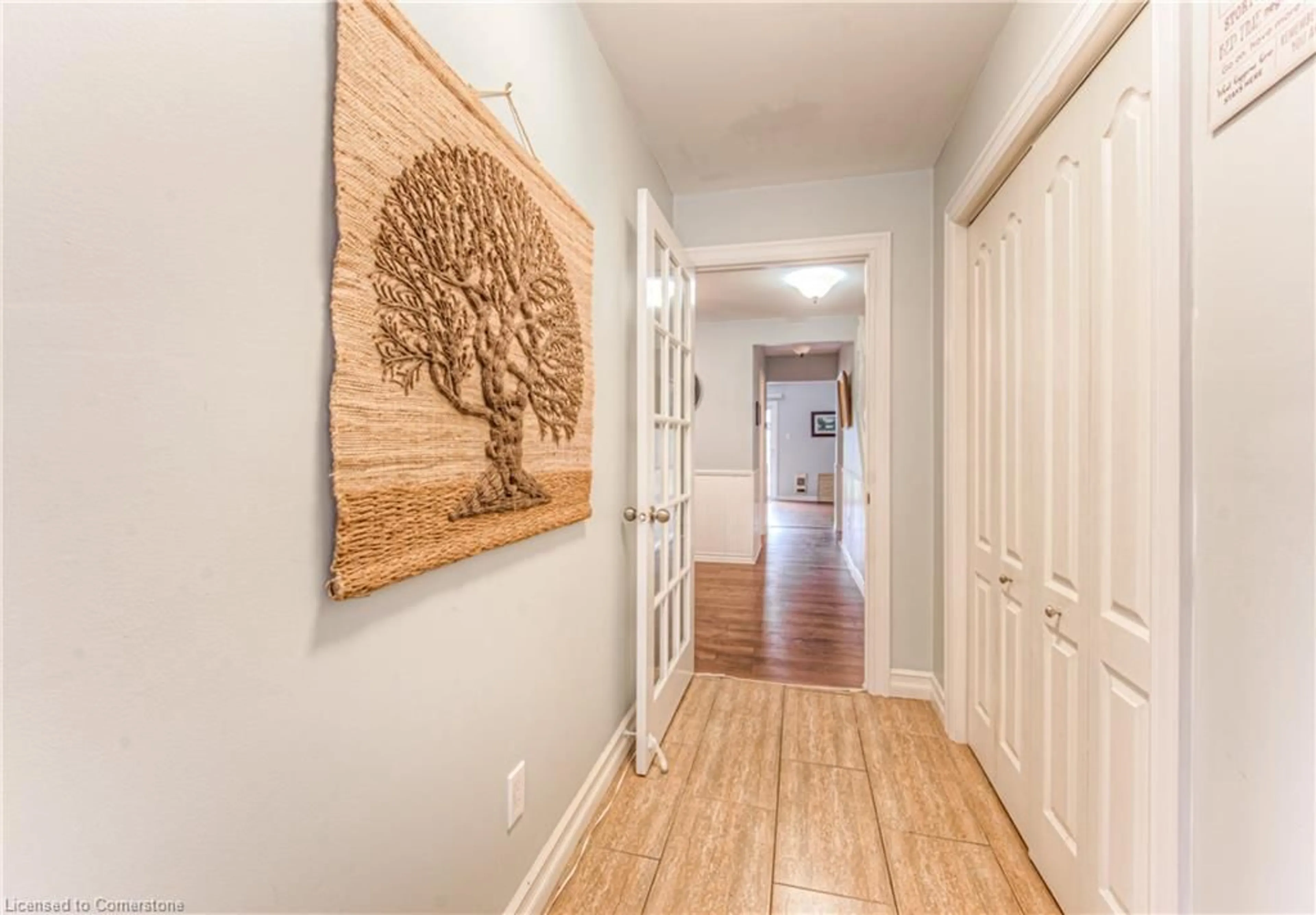 Indoor entryway for 26 Cedarhill Cres, Kitchener Ontario N2E 2H4
