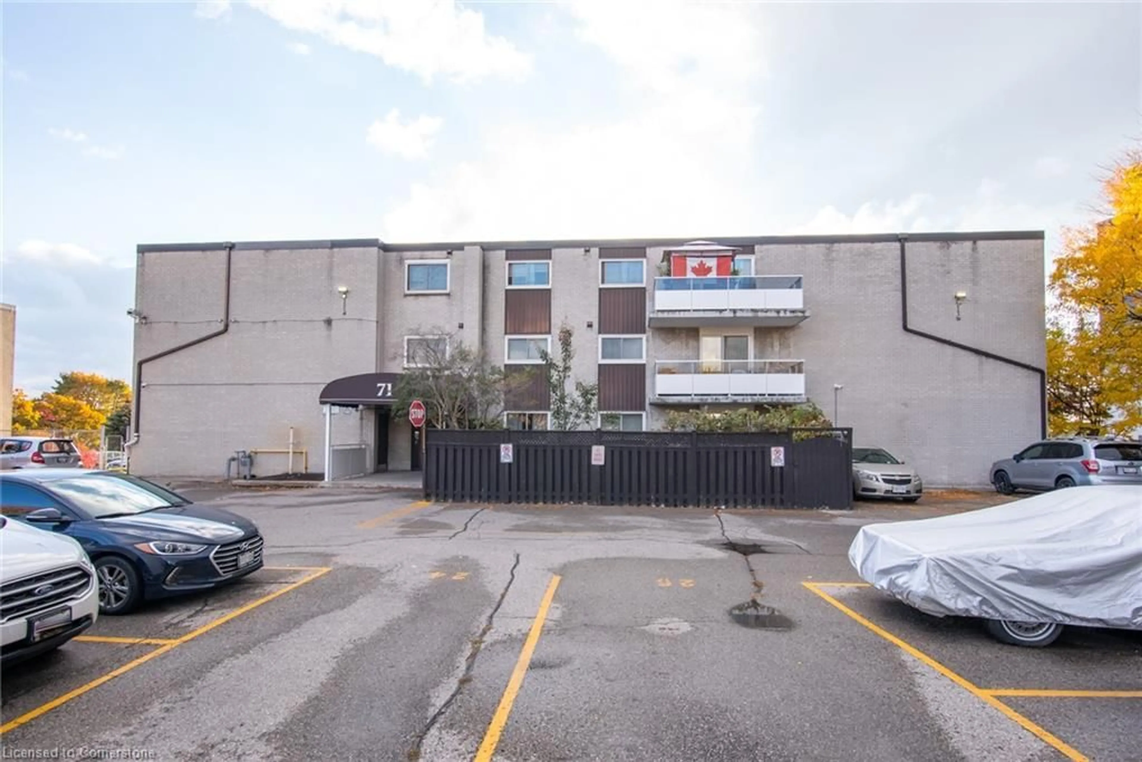 Patio, building for 71 Vanier Dr #104, Kitchener Ontario N2C 1J4