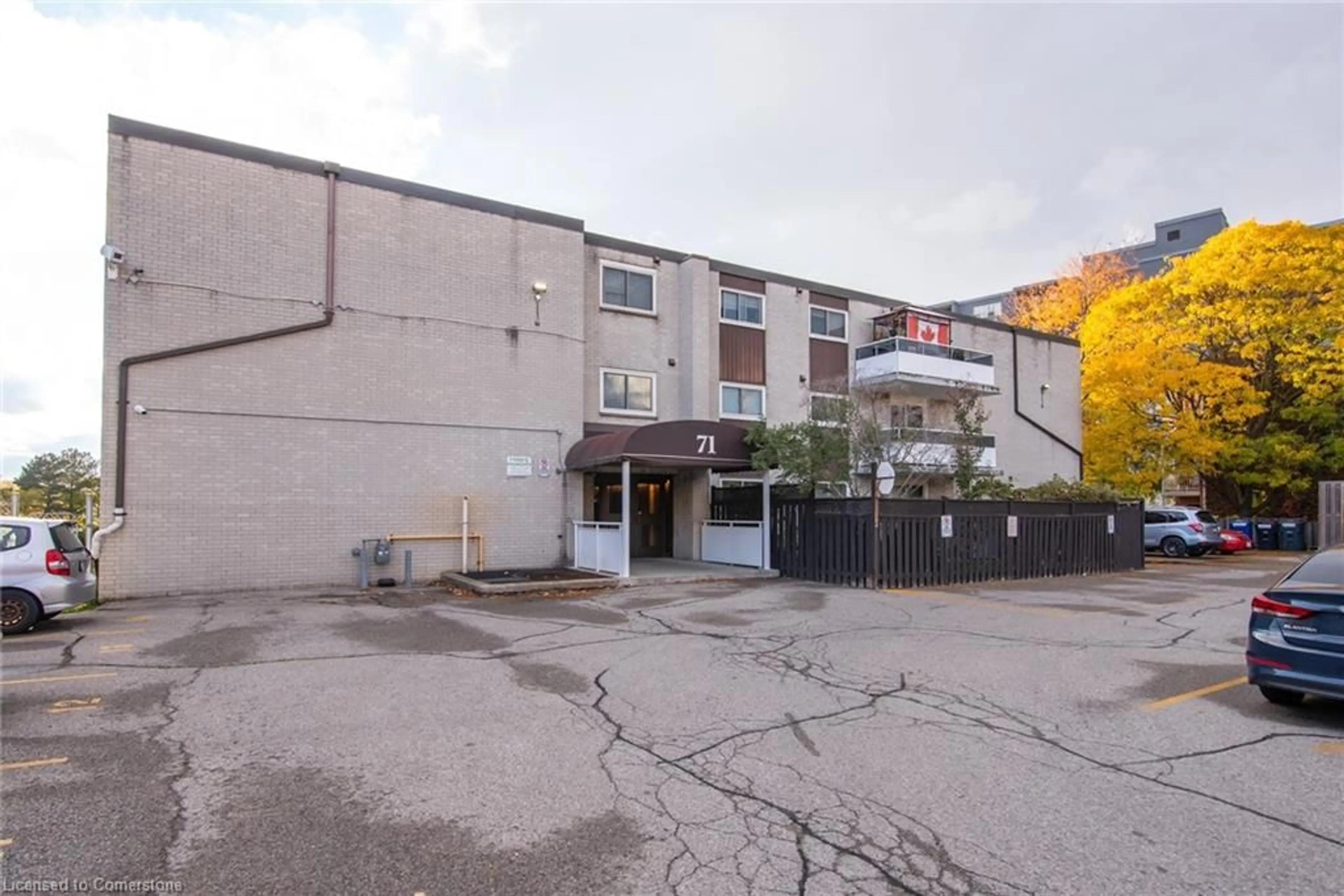 Patio, building for 71 Vanier Dr #104, Kitchener Ontario N2C 1J4