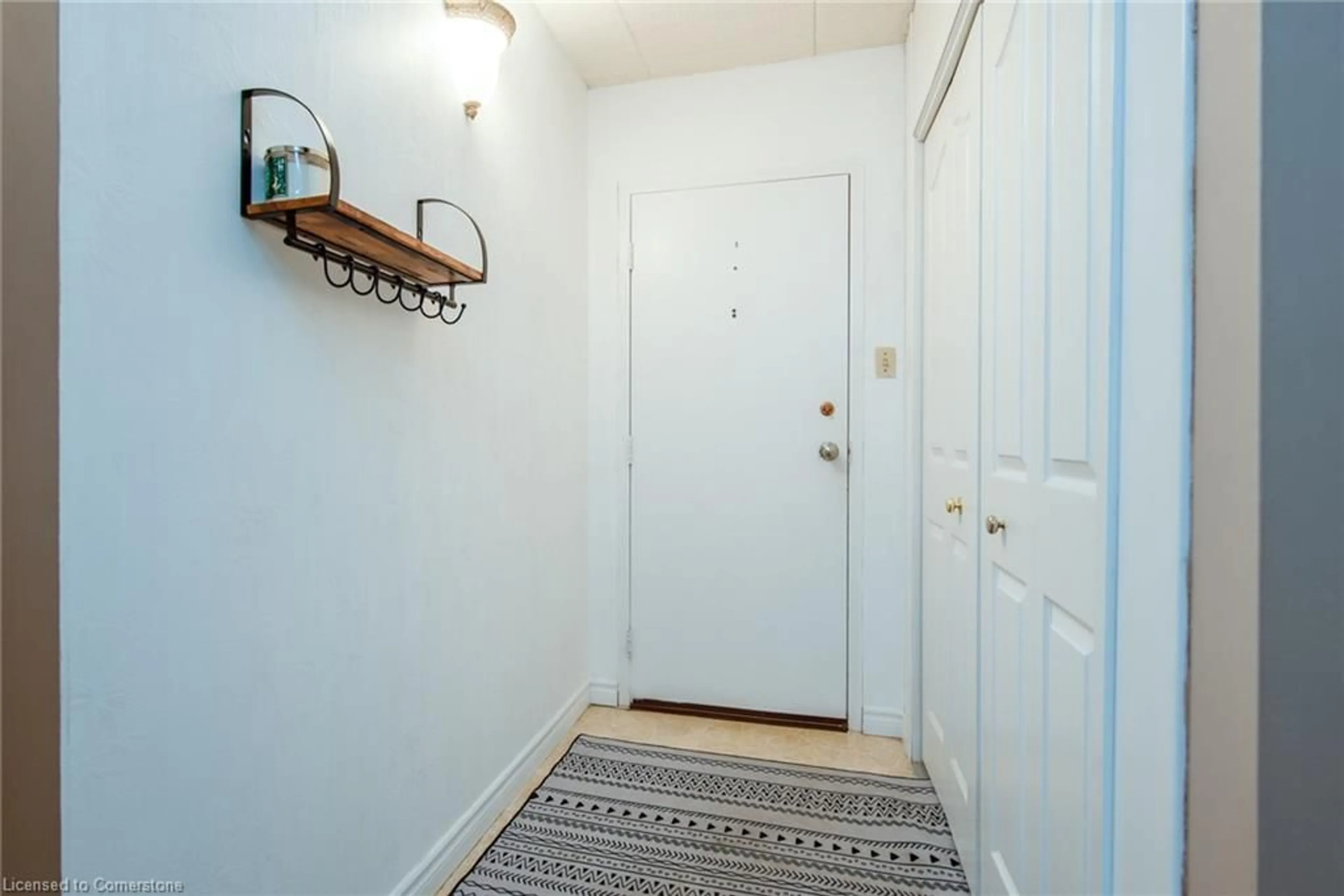 Indoor entryway for 71 Vanier Dr #104, Kitchener Ontario N2C 1J4