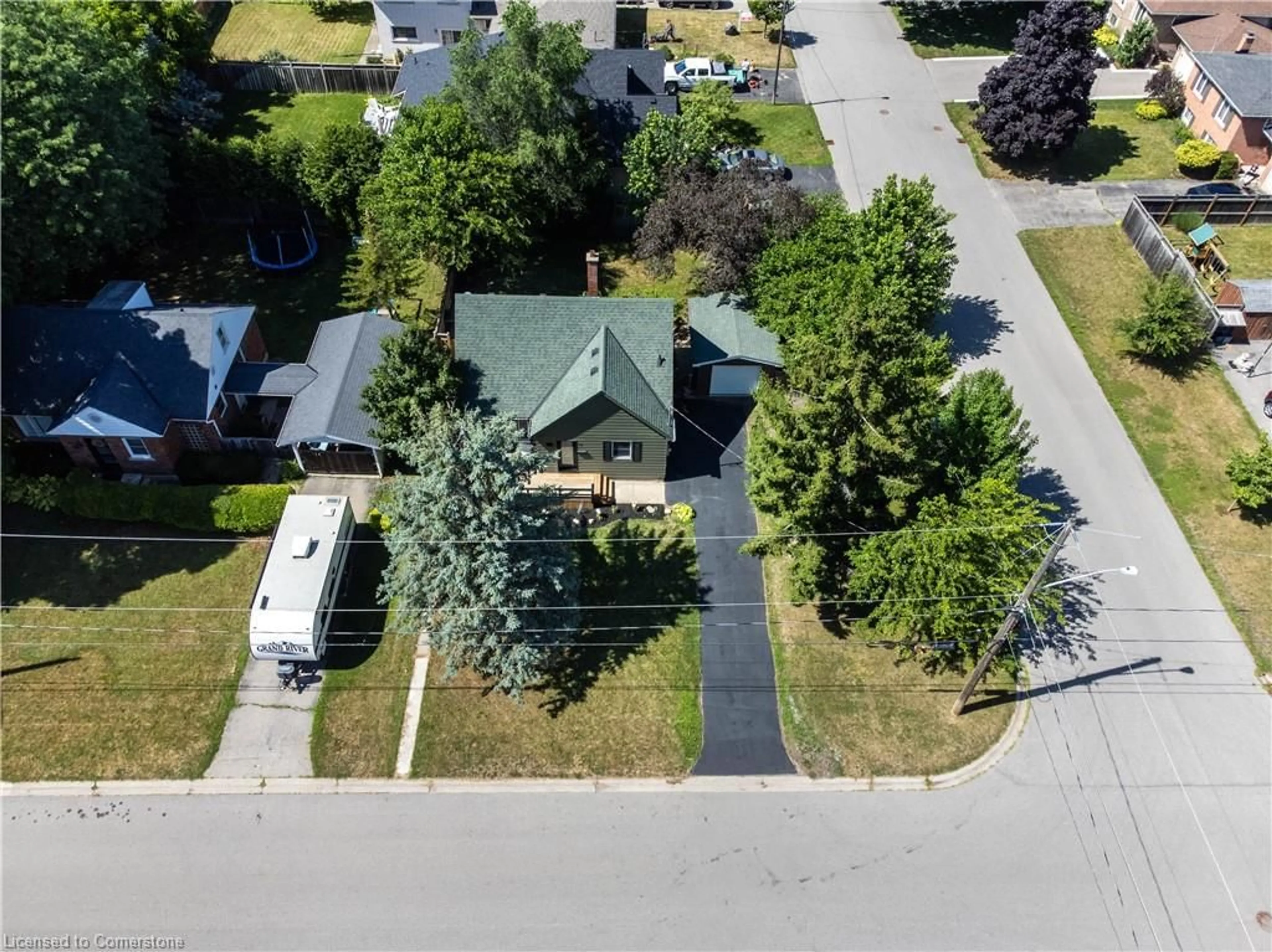 A pic from outside/outdoor area/front of a property/back of a property/a pic from drone, street for 44 Grove Cres, Brantford Ontario N3R 4Y6