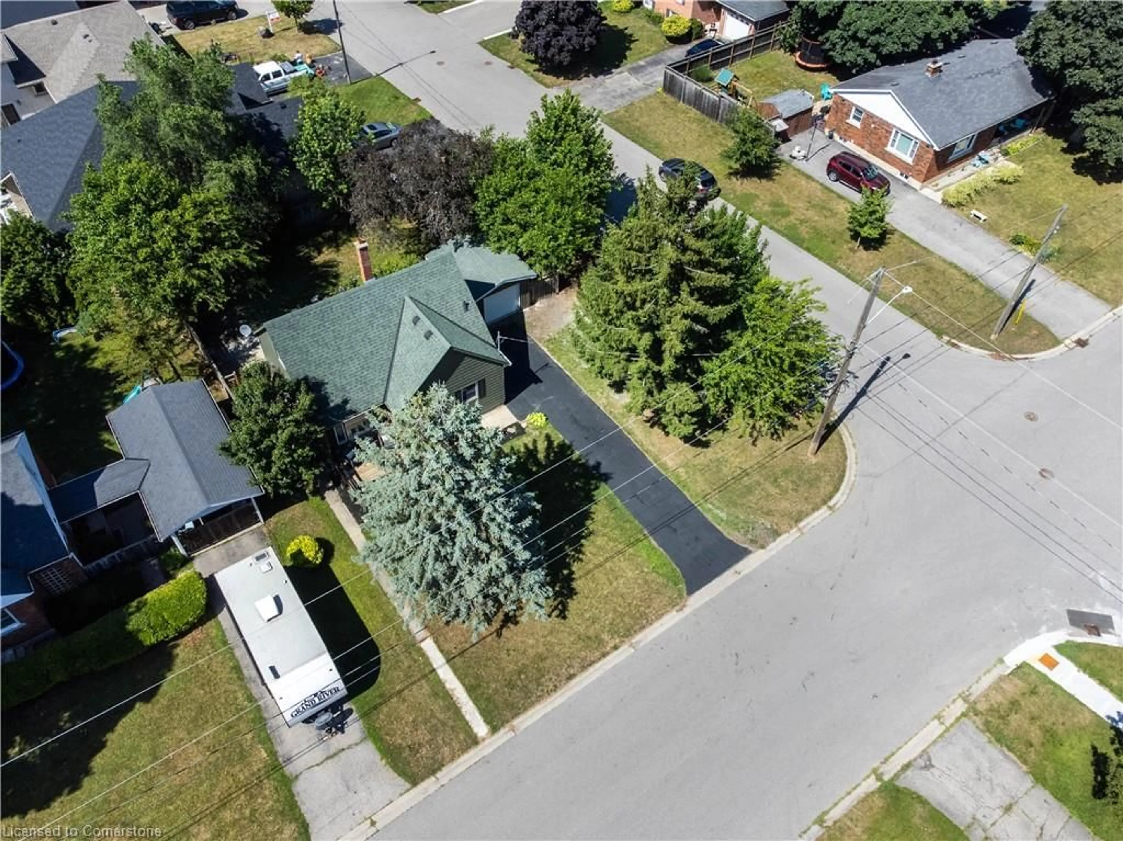 A pic from outside/outdoor area/front of a property/back of a property/a pic from drone, street for 44 Grove Cres, Brantford Ontario N3R 4Y6