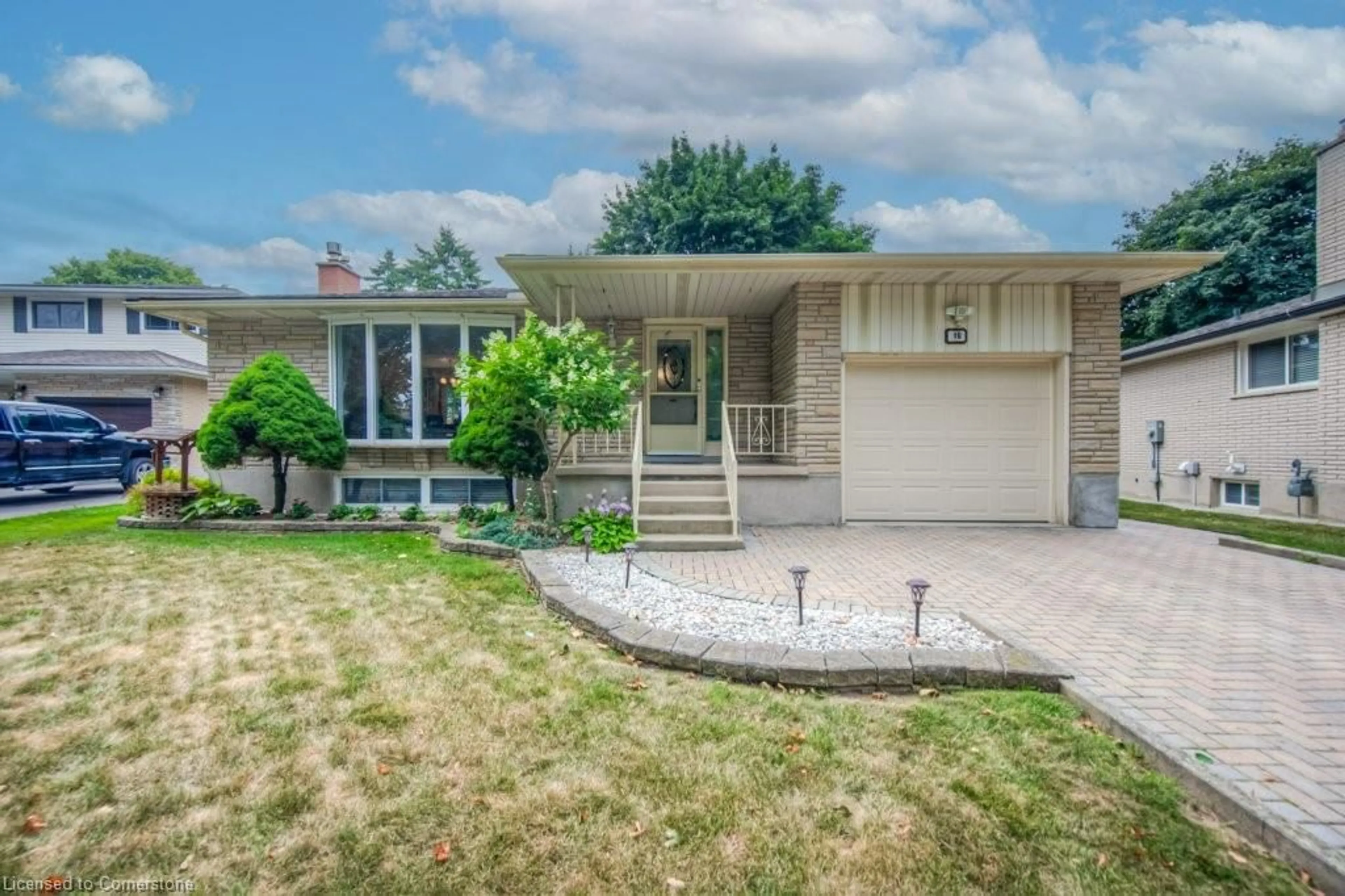 Home with vinyl exterior material, street for 16 Wolfe's Crt, Kitchener Ontario N2B 2Z1