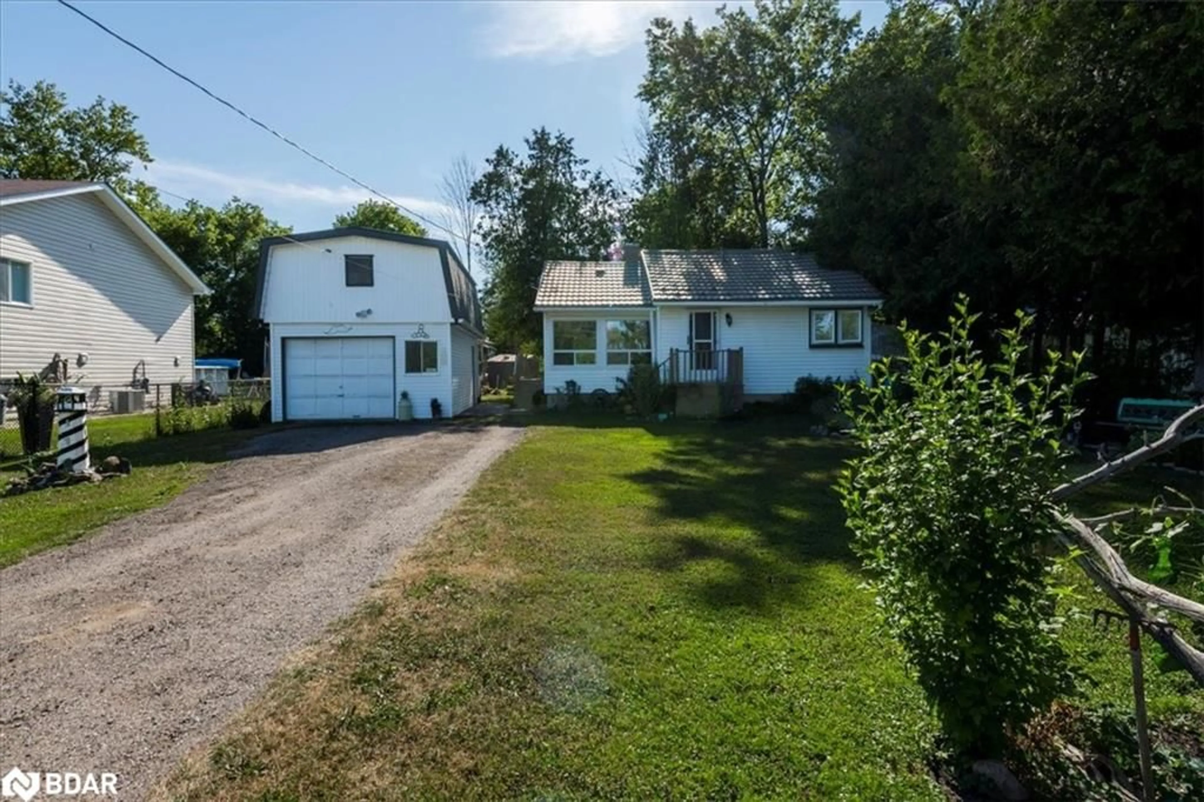 A pic from outside/outdoor area/front of a property/back of a property/a pic from drone, street for 930 Gilmore Ave, Innisfil Ontario L0L 1W0