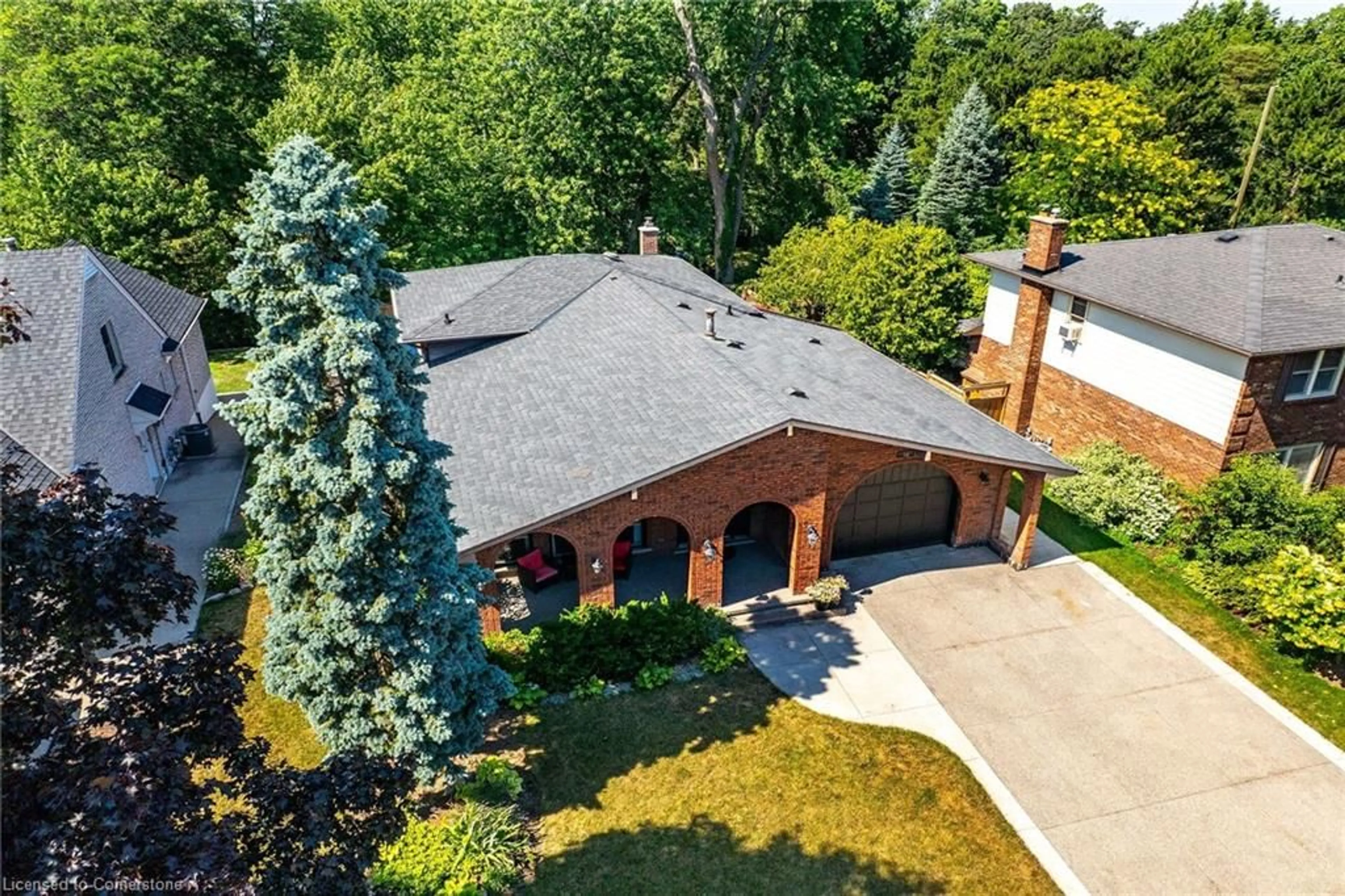 A pic from outside/outdoor area/front of a property/back of a property/a pic from drone, street for 58 San Francisco Ave, Hamilton Ontario L9C 5N9