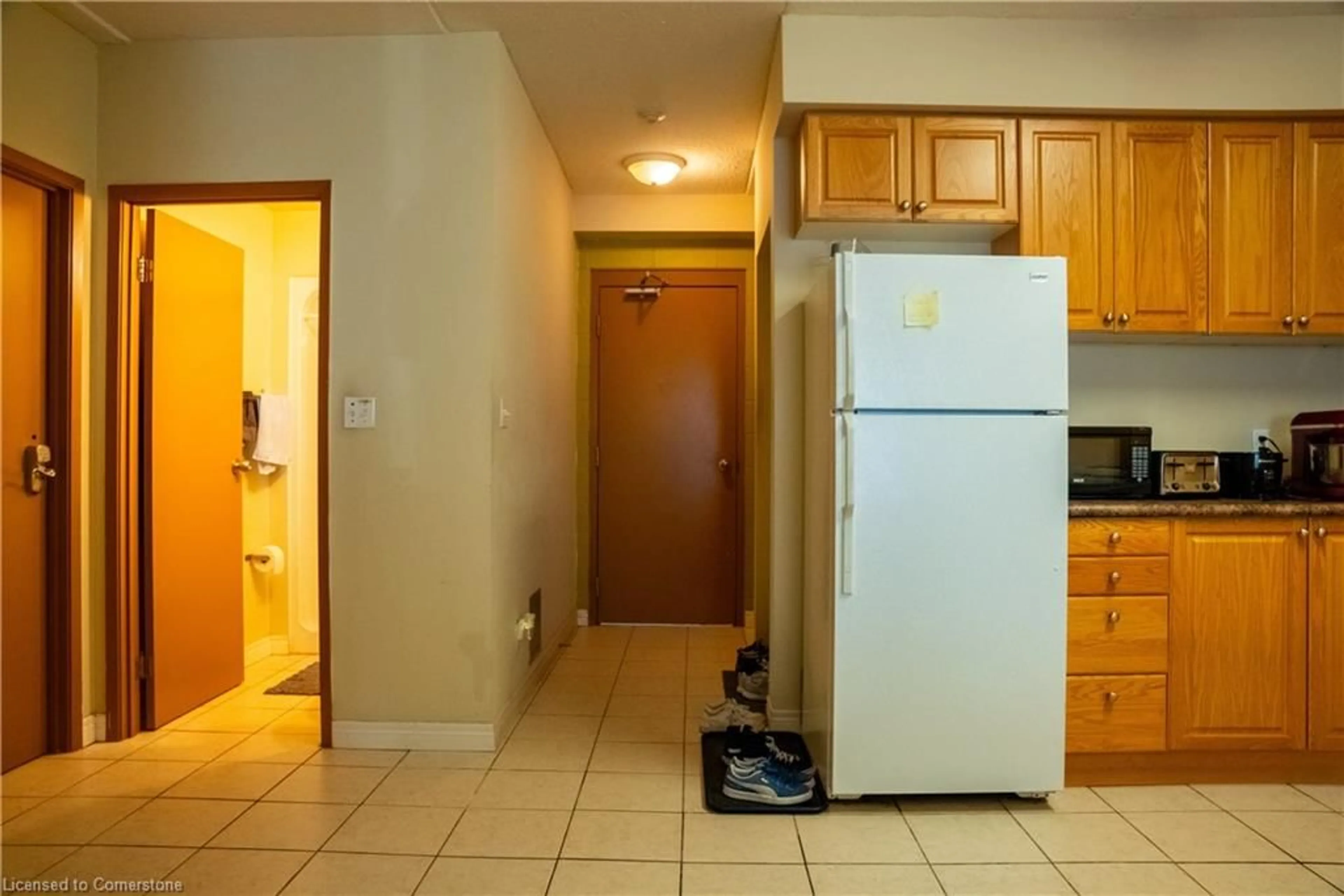 Standard kitchen, unknown for 253 Lester St #8, Waterloo Ontario N2L 3W6