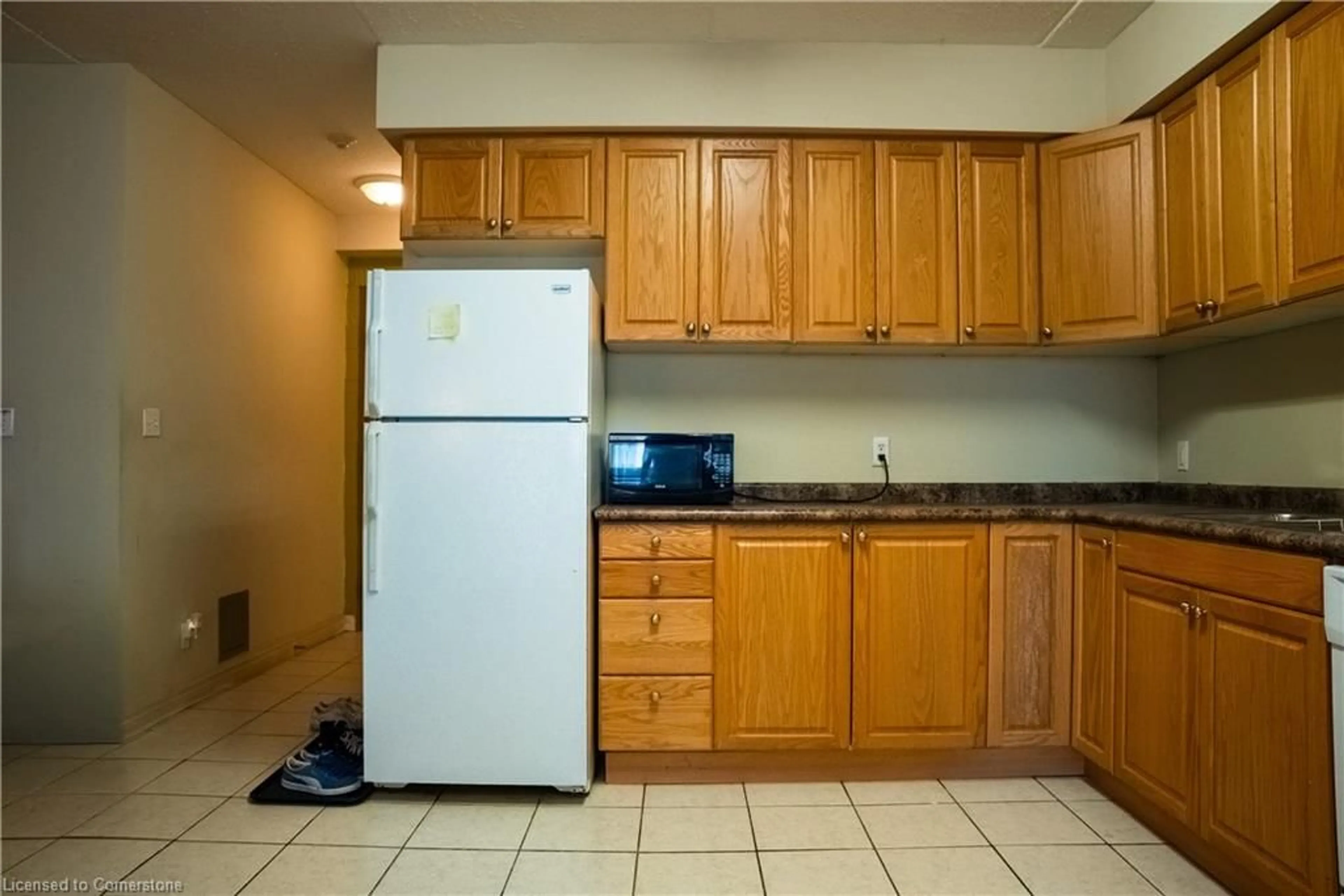 Standard kitchen, unknown for 253 Lester St #8, Waterloo Ontario N2L 3W6