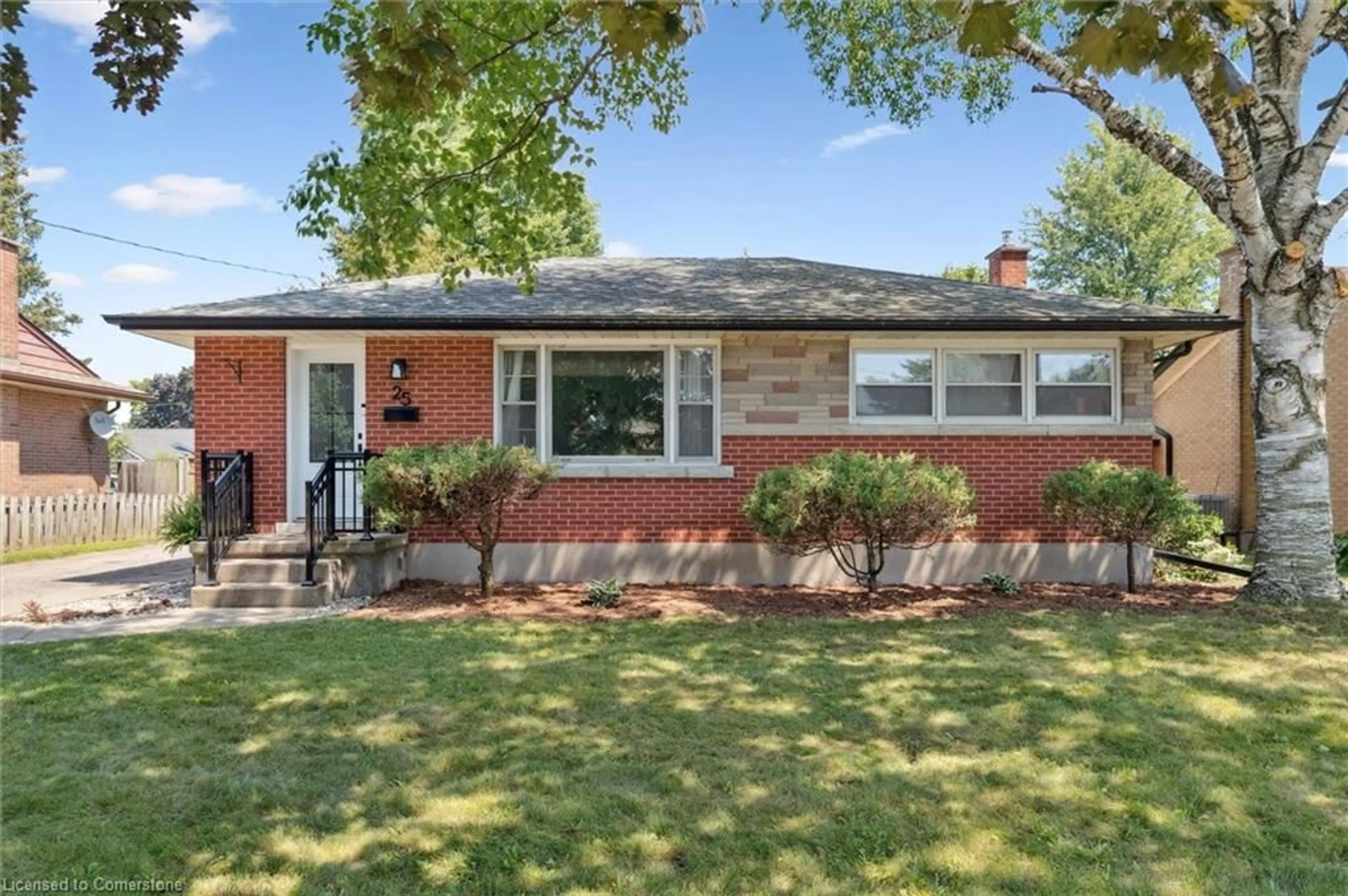 Home with brick exterior material, street for 25 Drew Ave, Cambridge Ontario N1S 3R2