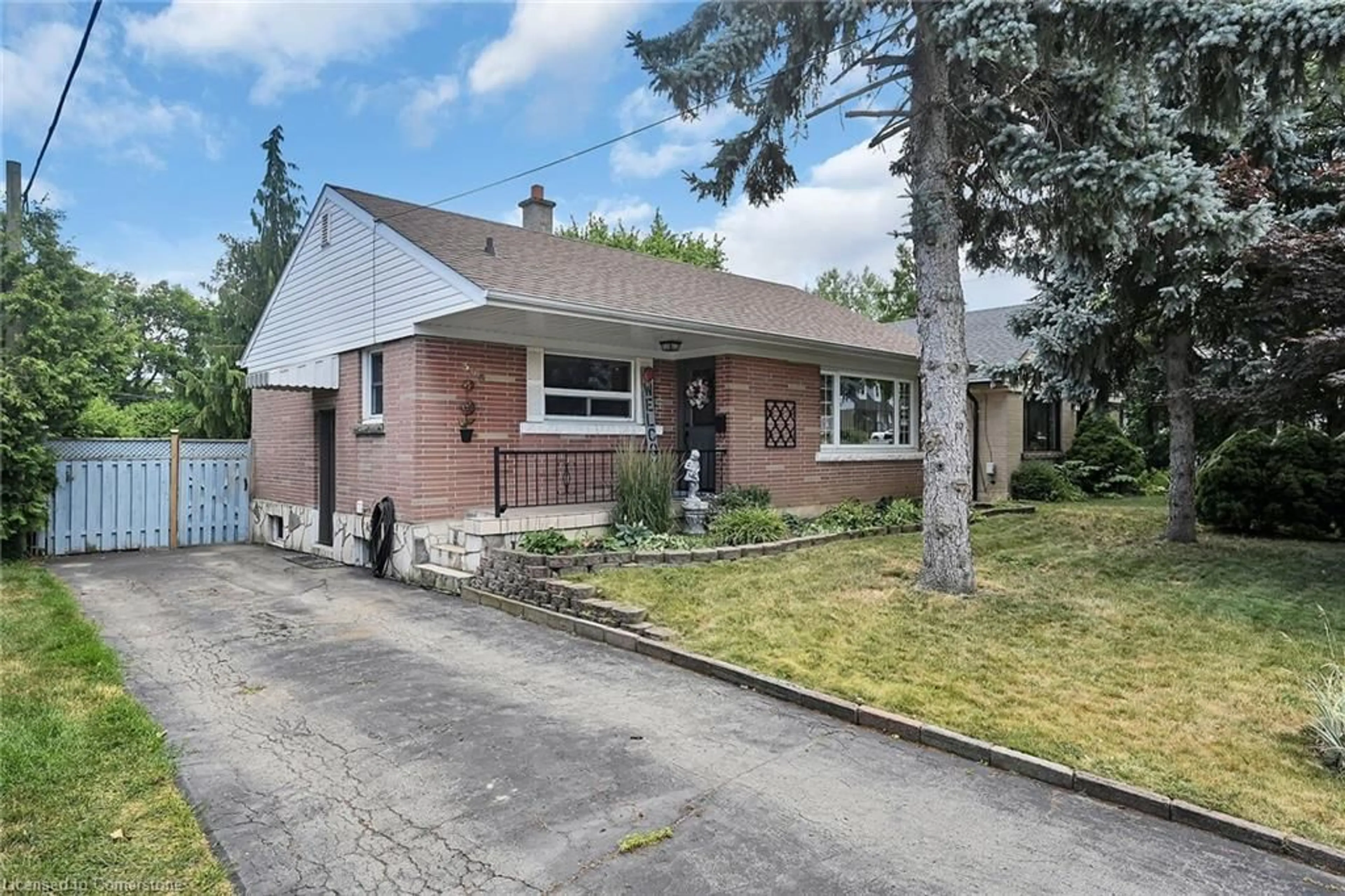 Home with brick exterior material, street for 305 East 36th St, Hamilton Ontario L8V 3Z7