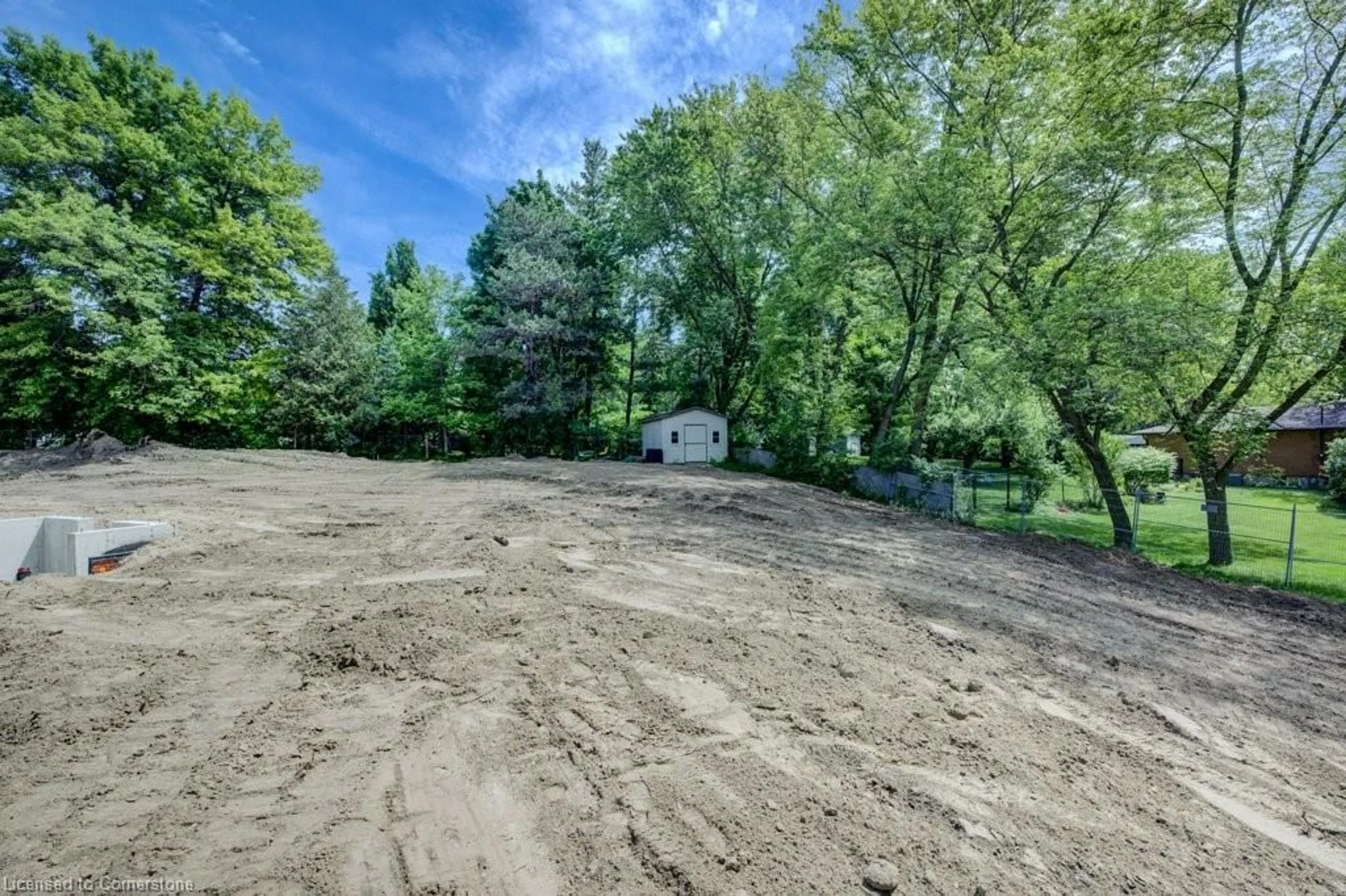 A pic from outside/outdoor area/front of a property/back of a property/a pic from drone, unknown for 416 Woolwich St, Waterloo Ontario N2K 2L3