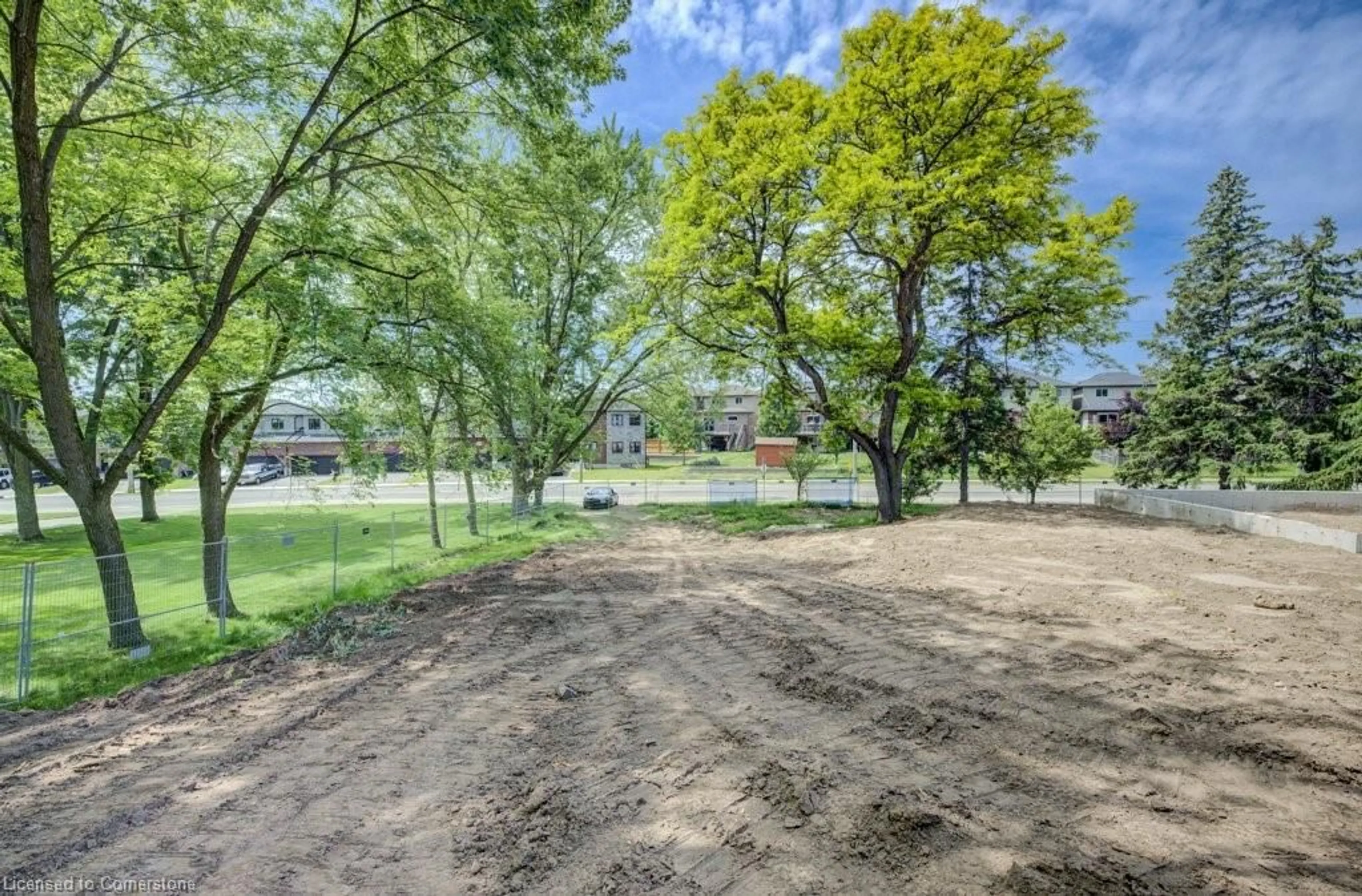 A pic from outside/outdoor area/front of a property/back of a property/a pic from drone, unknown for 416 Woolwich St, Waterloo Ontario N2K 2L3