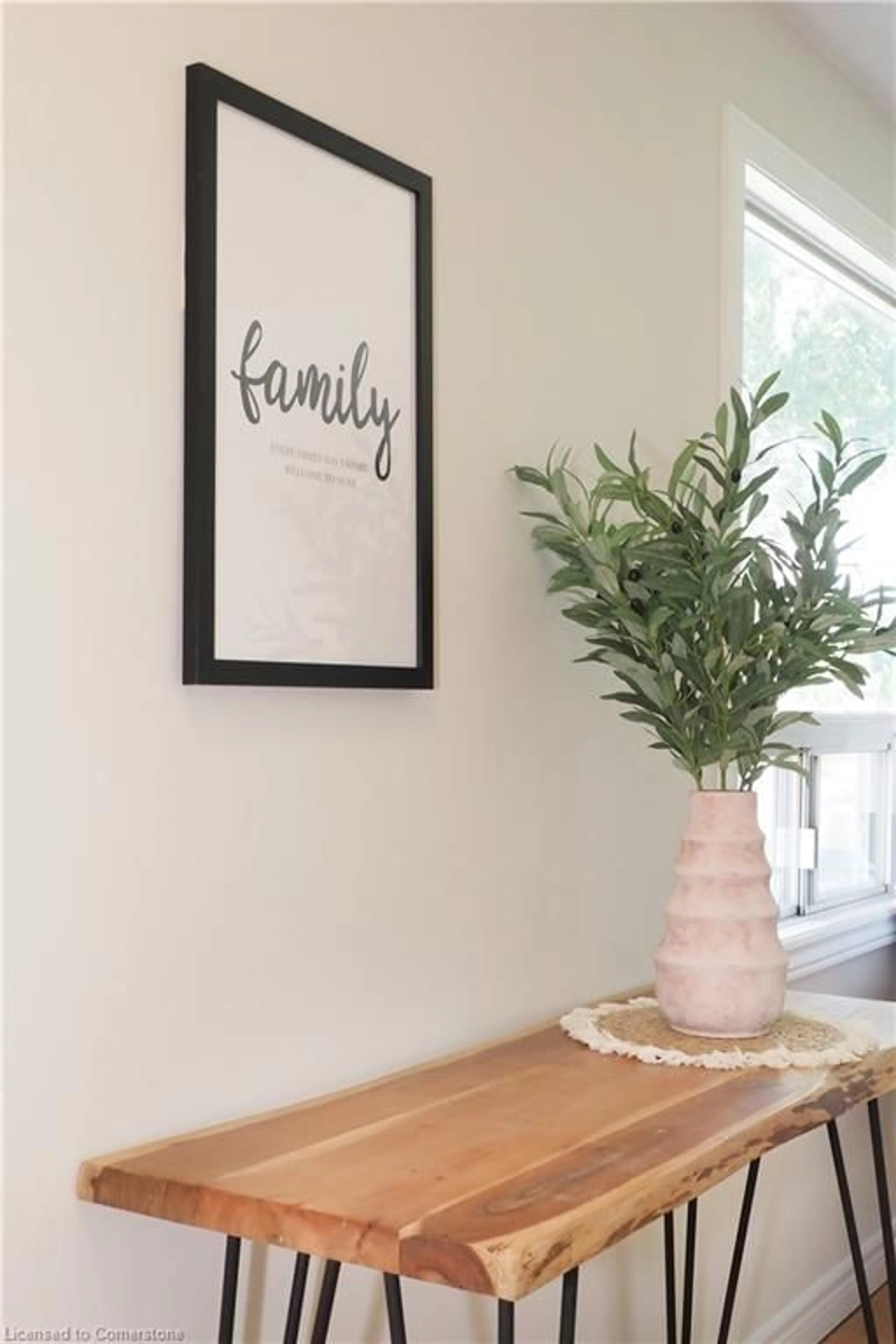 Indoor entryway for 195 Sixth Ave, Kitchener Ontario N2C 1R2