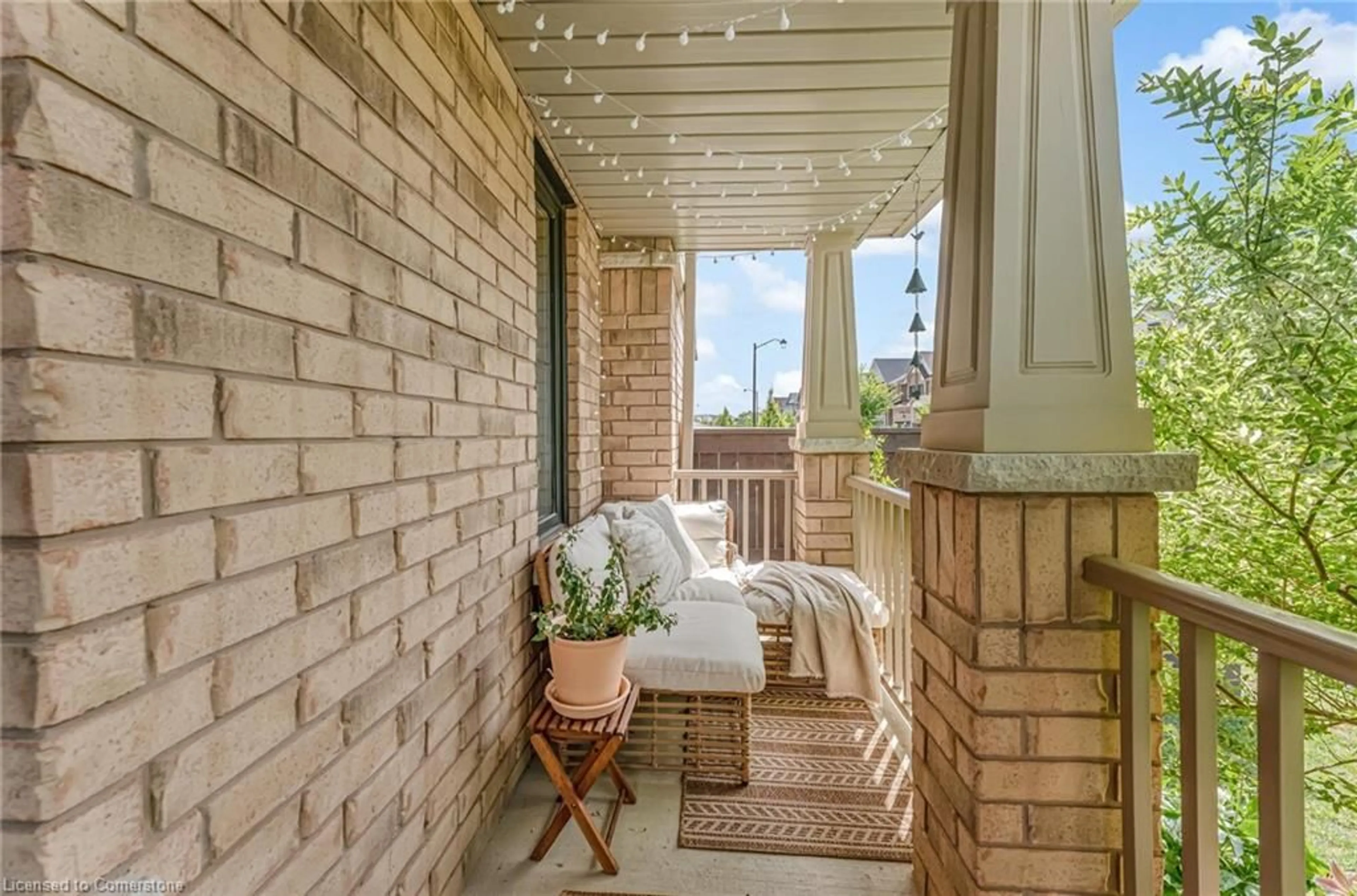 Patio, street for 95 Thompson Rd, Caledonia Ontario N3W 0B8