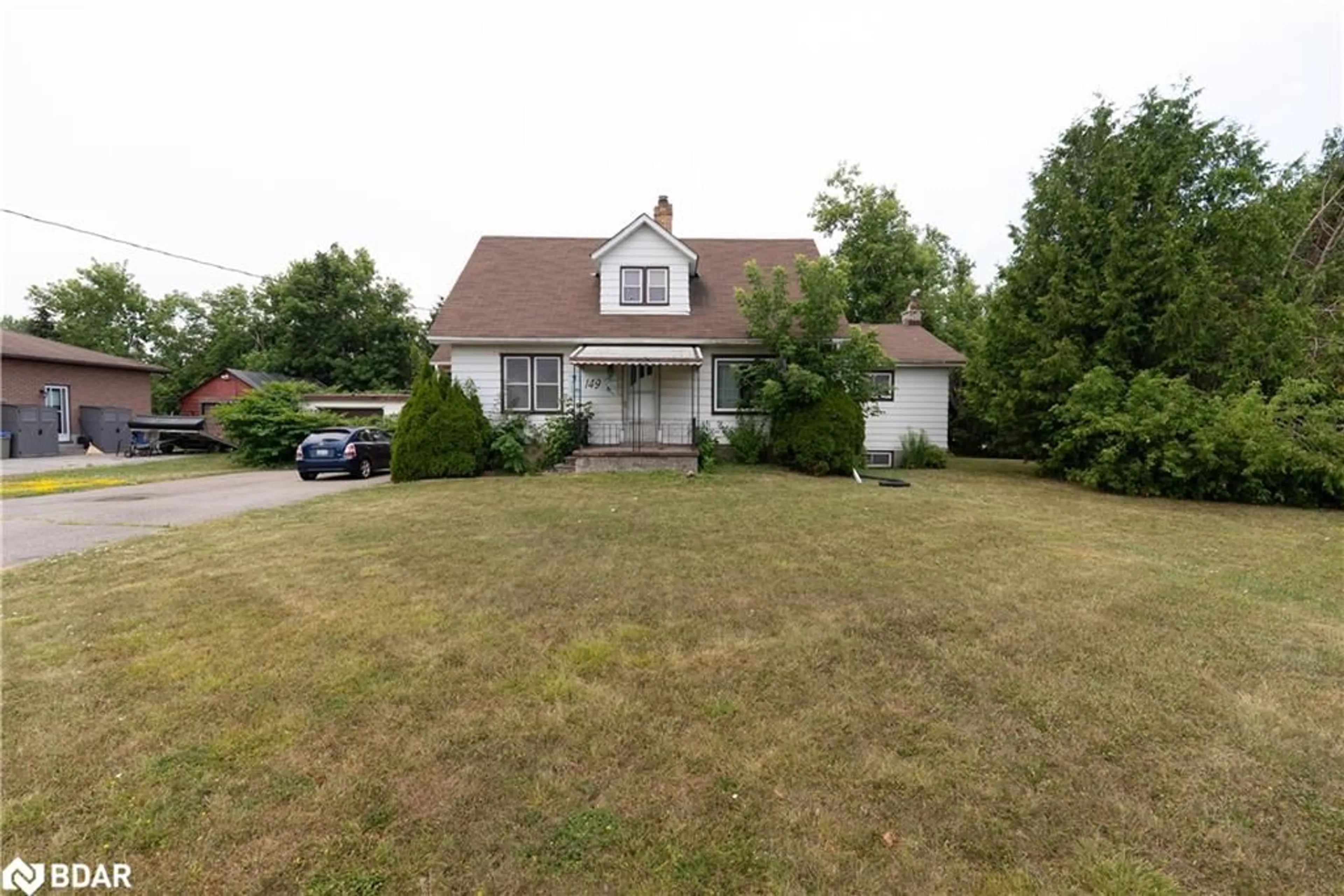 A pic from outside/outdoor area/front of a property/back of a property/a pic from drone, street for 149 Angeline St, Lindsay Ontario K9V 4M9