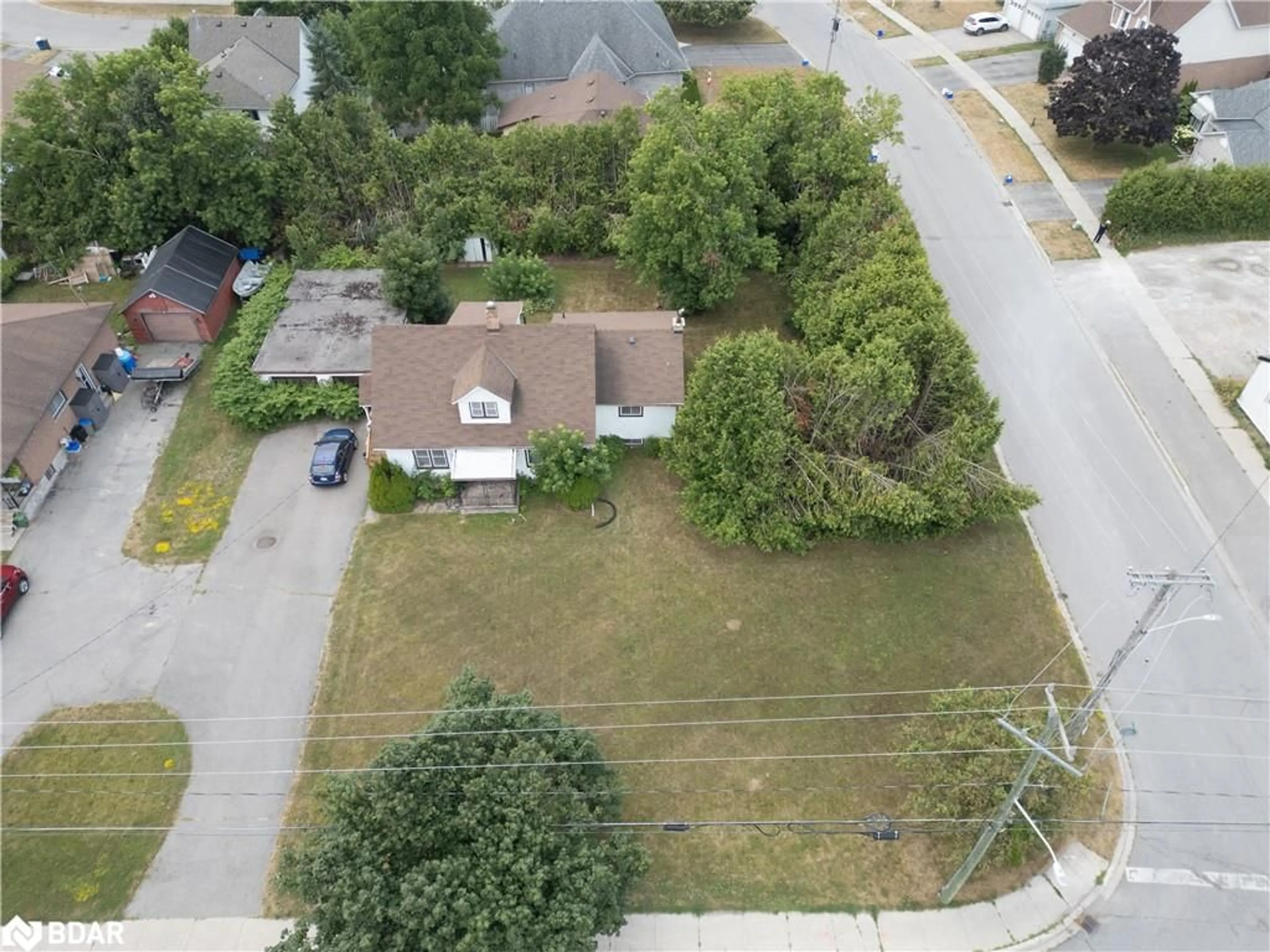 A pic from outside/outdoor area/front of a property/back of a property/a pic from drone, street for 149 Angeline St, Lindsay Ontario K9V 4M9