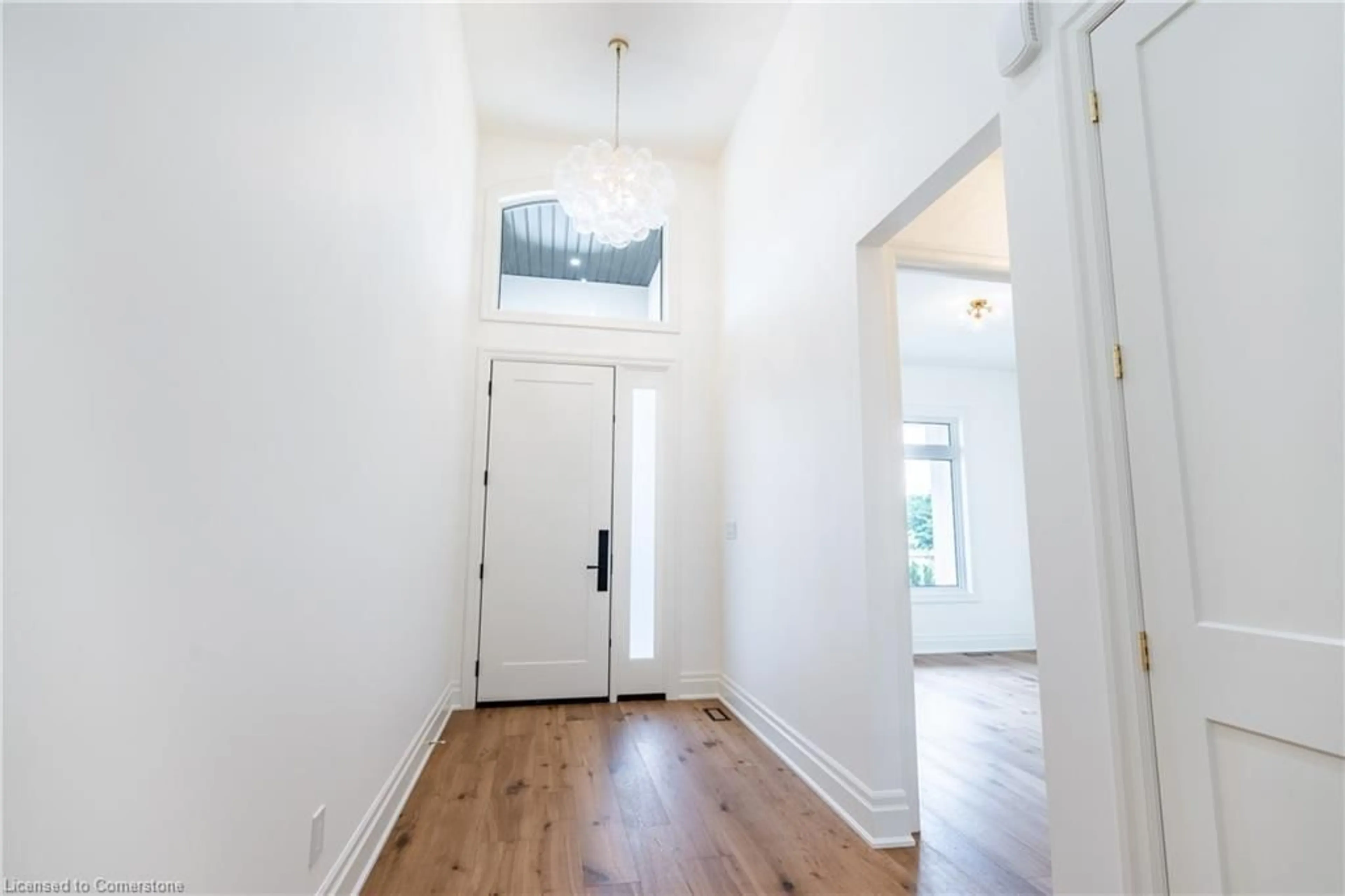 Indoor entryway for 21 Oakley Dr, Niagara-on-the-Lake Ontario L0S 1N0
