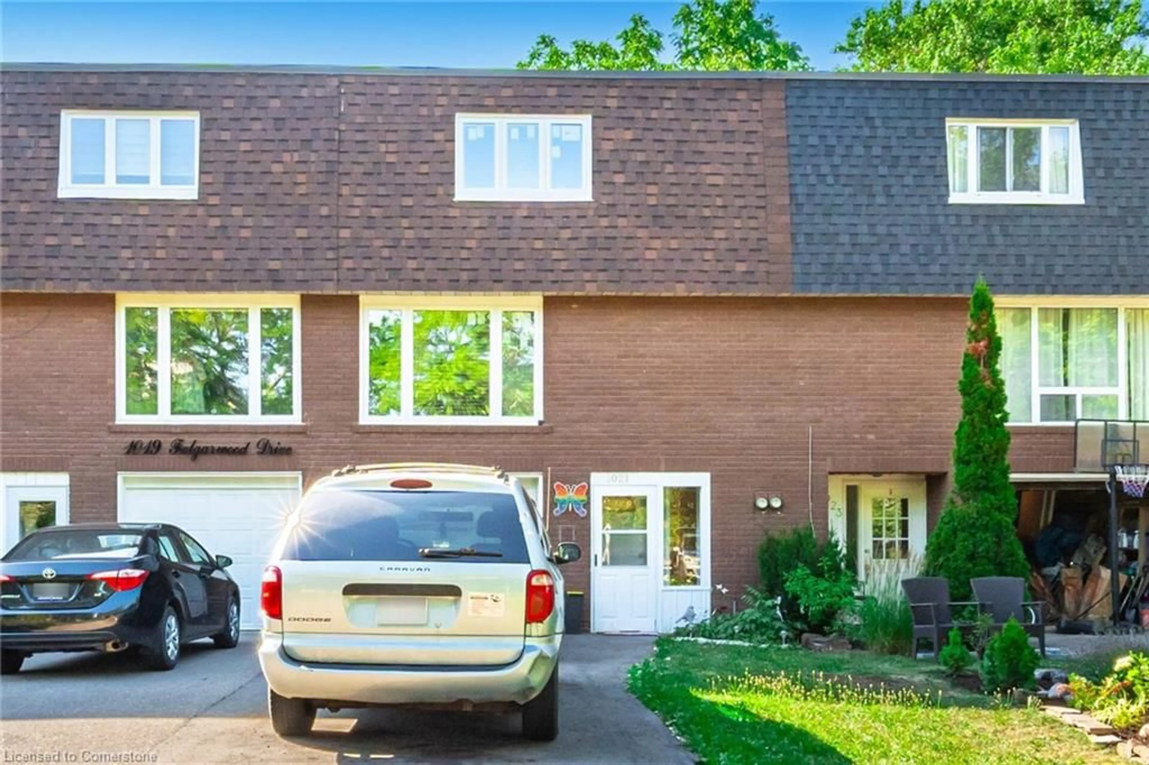 Home with brick exterior material, street for 1021 Falgarwood Dr, Oakville Ontario L6H 1N7