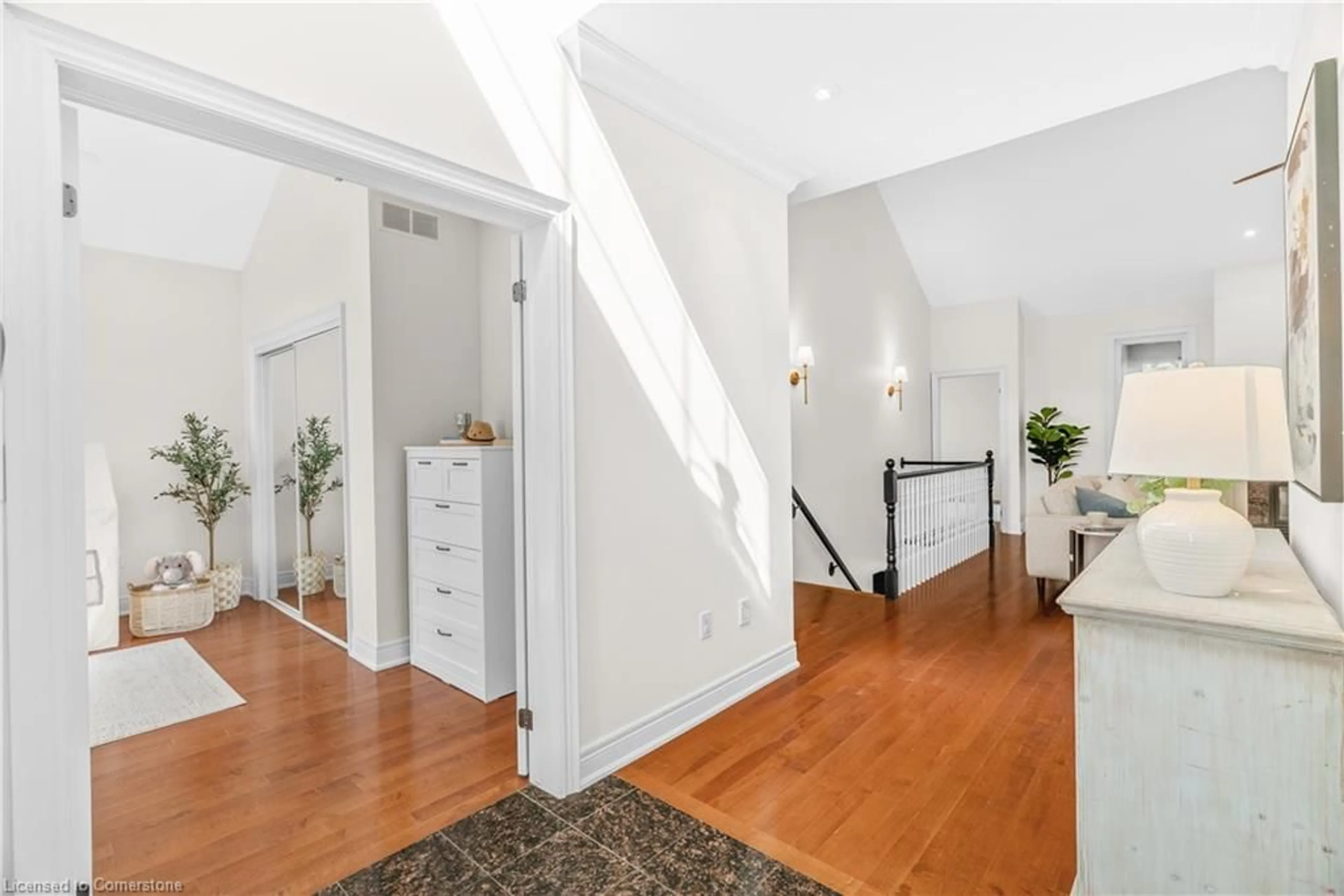 Indoor entryway for 3300 Charleston Dr, Fort Erie Ontario L0S 1N0