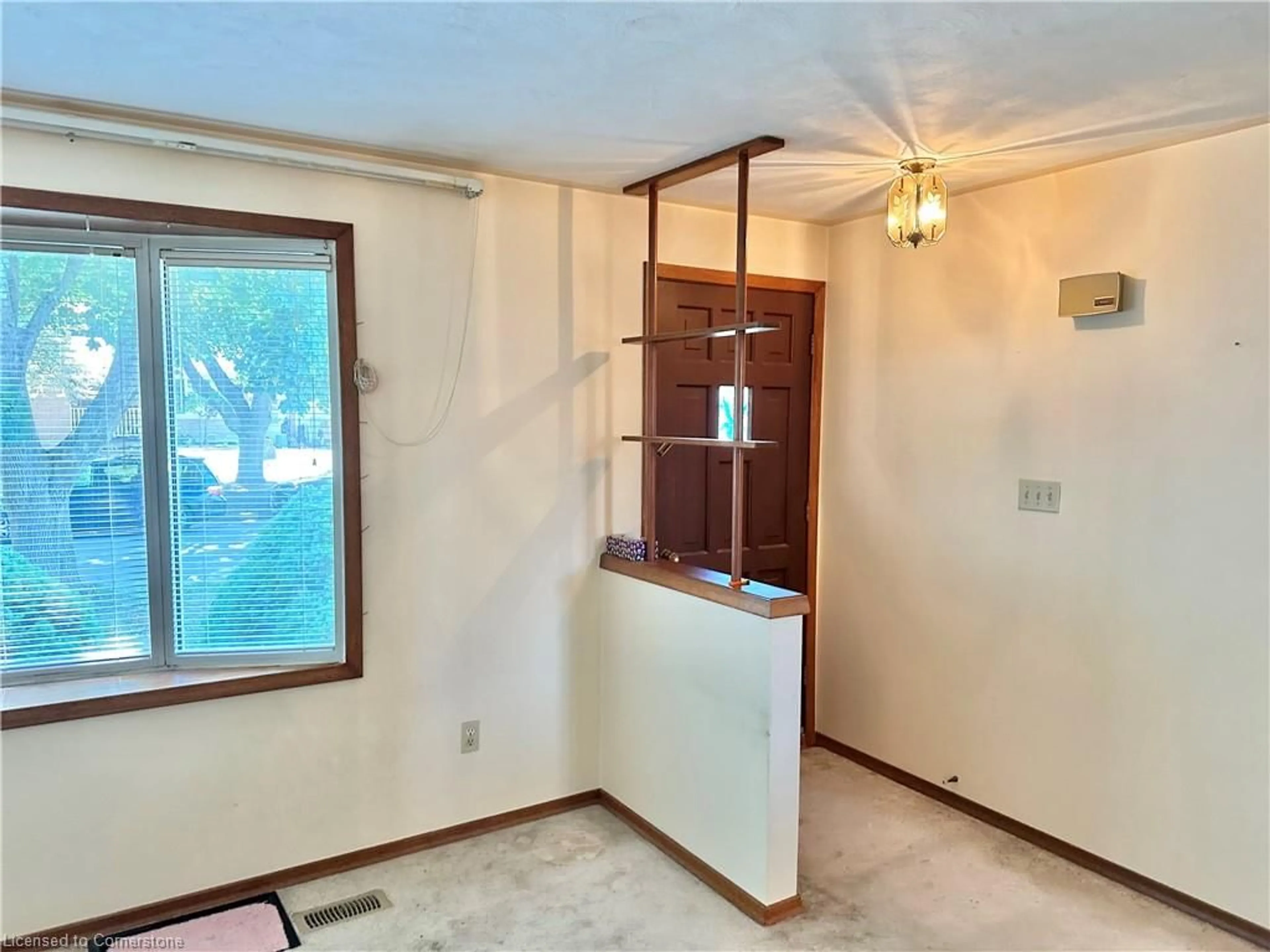 A pic of a room for 41 Garden St, Simcoe Ontario N3Y 1C3