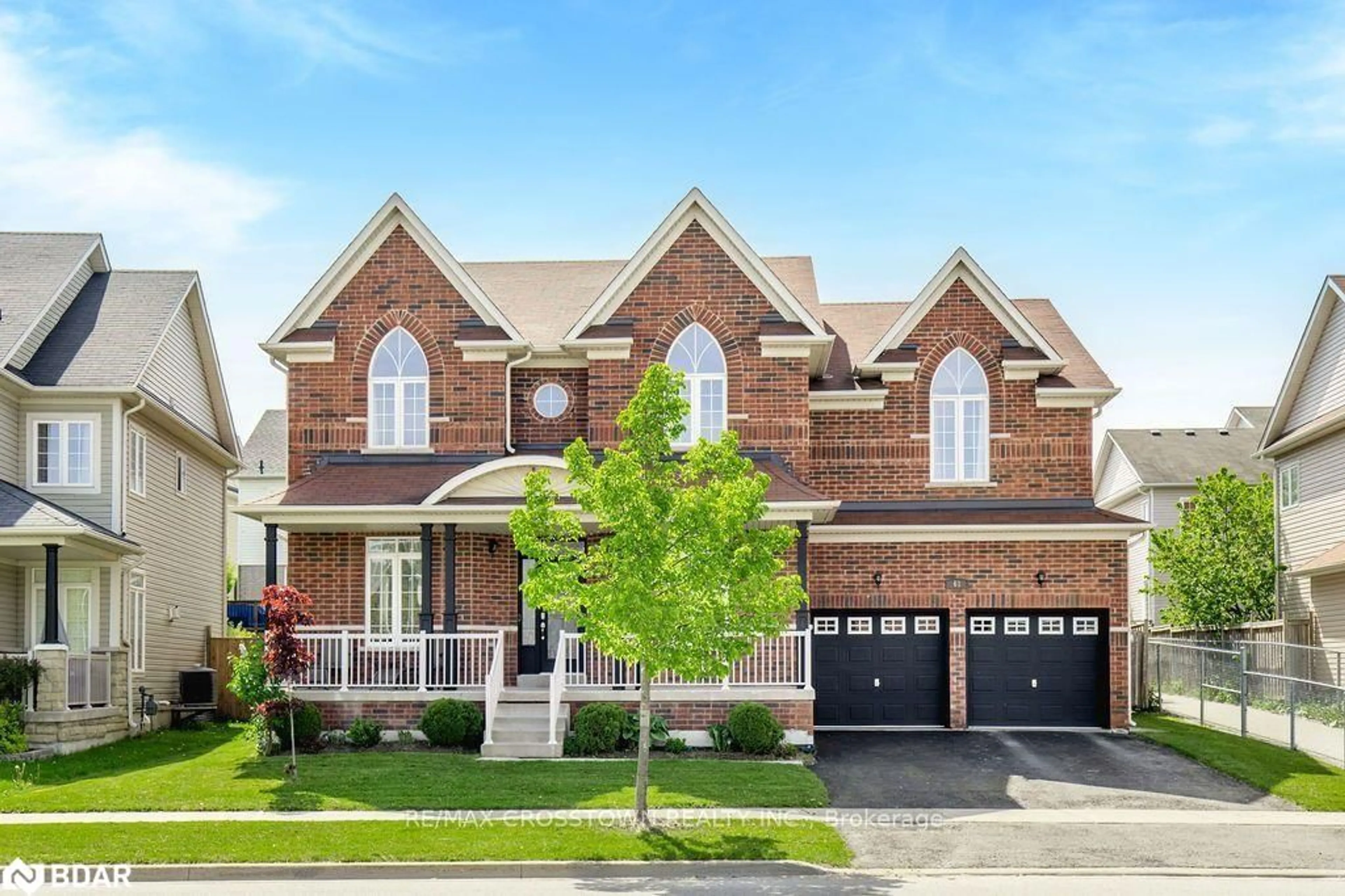 Home with brick exterior material, street for 61 The Queensway, Barrie Ontario L4M 7J3