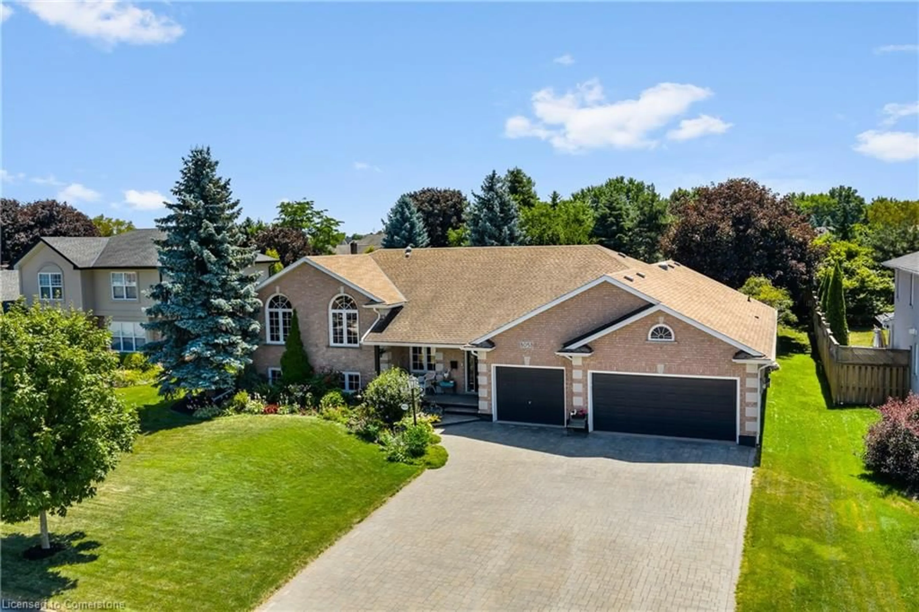 A pic from outside/outdoor area/front of a property/back of a property/a pic from drone, unknown for 8058 Westminister Dr, Niagara Falls Ontario L2H 2Z2