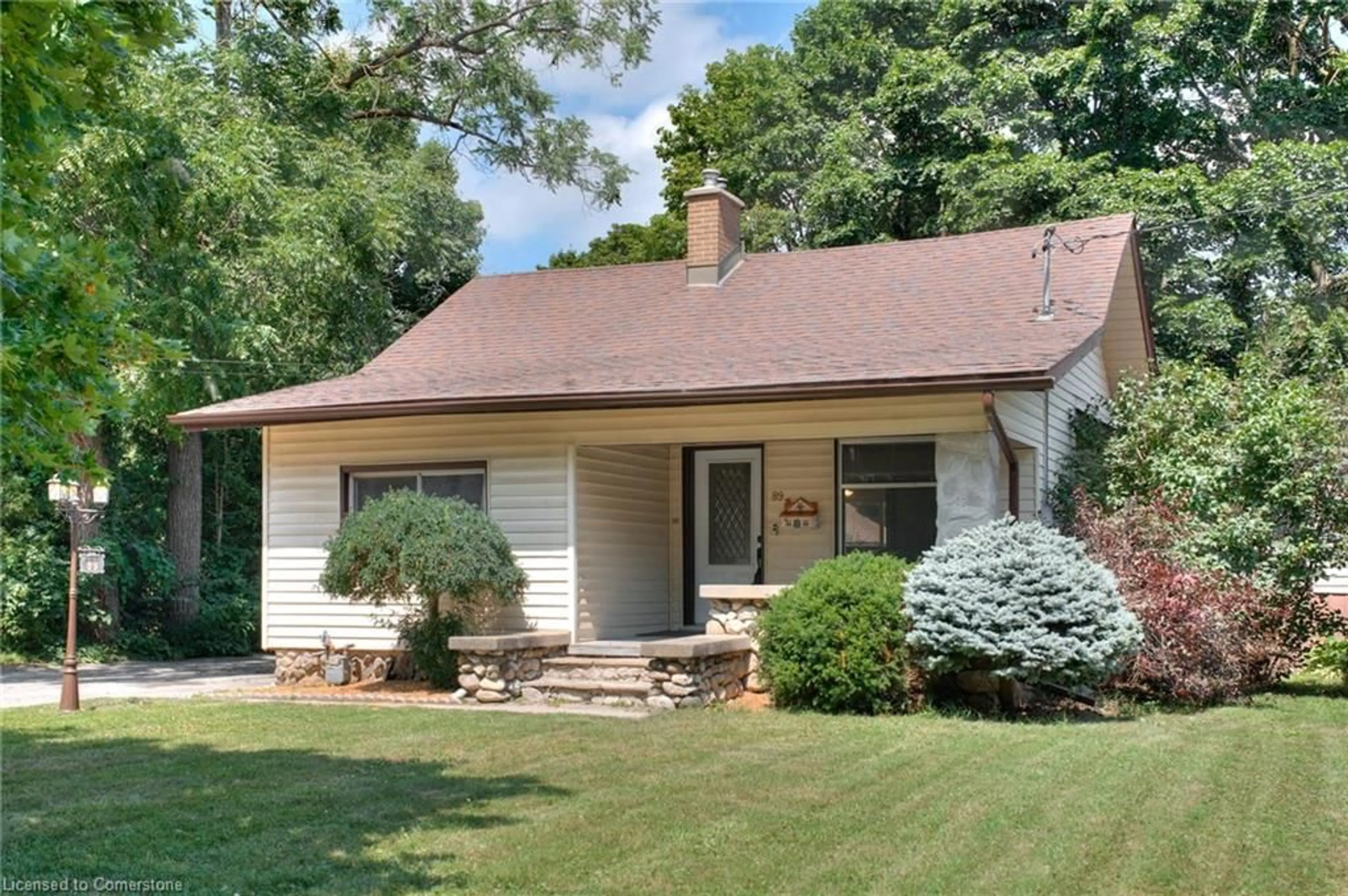Home with vinyl exterior material, street for 89 Park Ave, Cambridge Ontario N1S 2S4