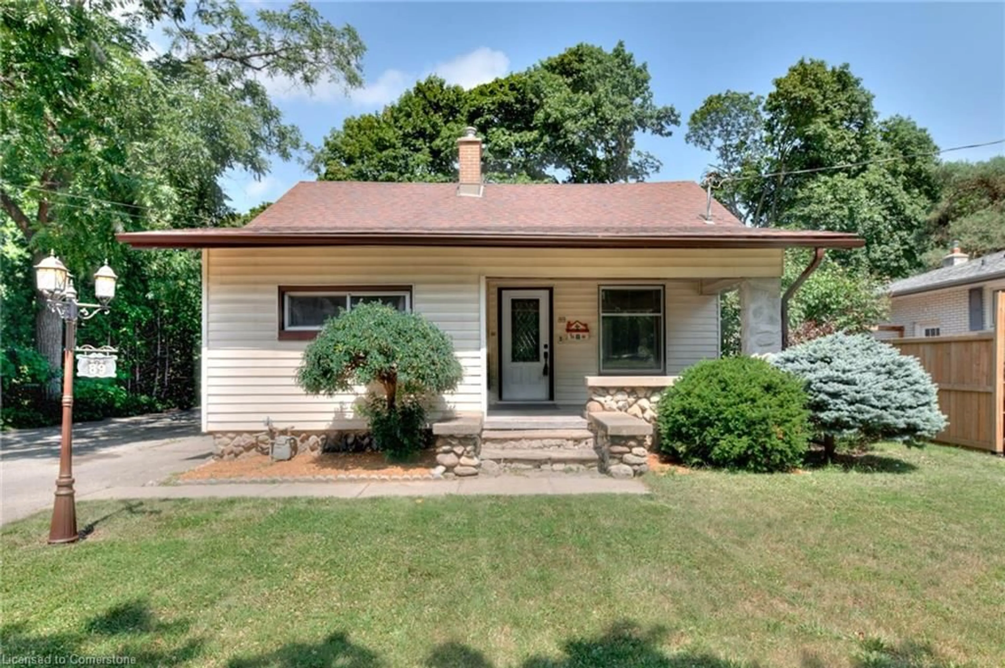 Home with vinyl exterior material, street for 89 Park Ave, Cambridge Ontario N1S 2S4