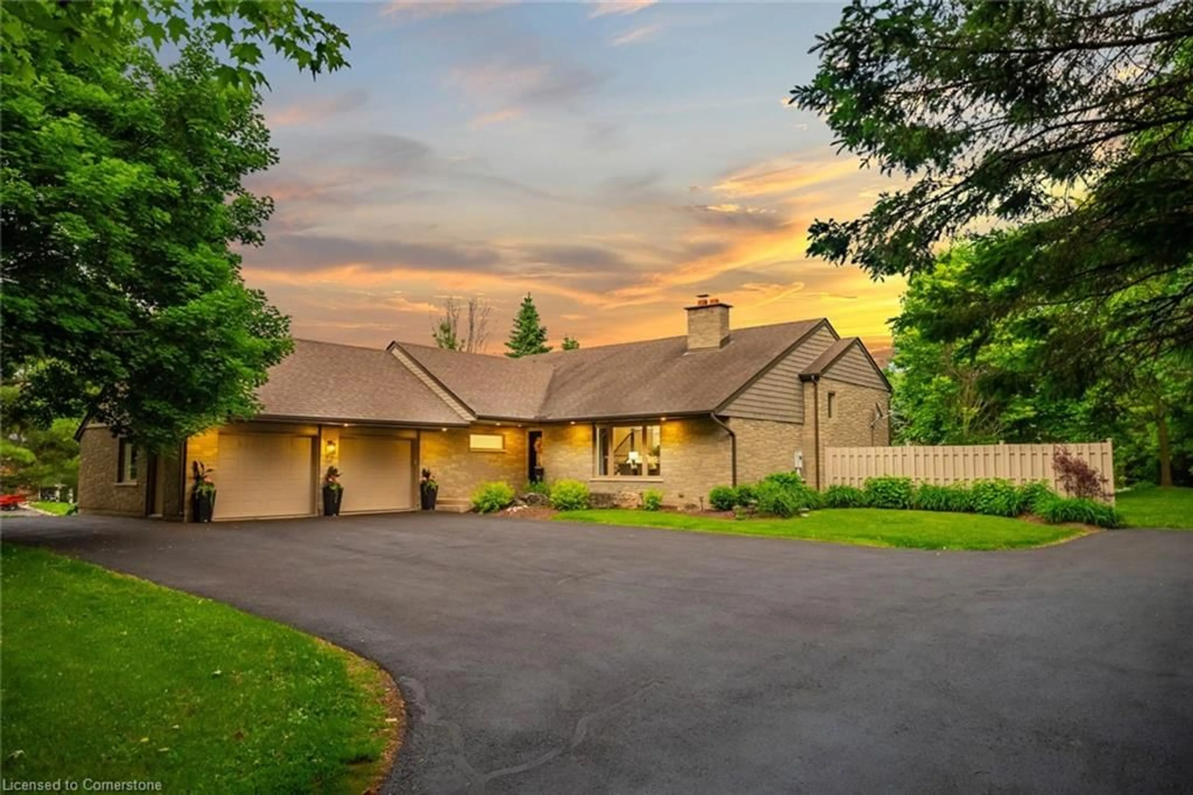 A pic from outside/outdoor area/front of a property/back of a property/a pic from drone, street for 2038 15th Side Rd, Milton Ontario L0P 1J0