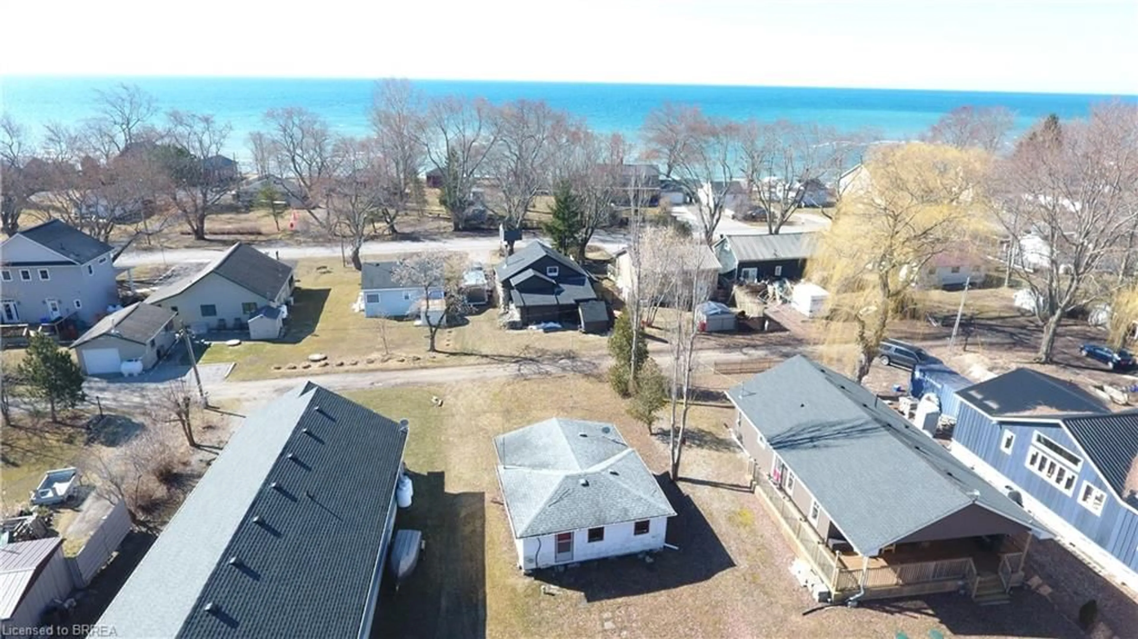 A pic from outside/outdoor area/front of a property/back of a property/a pic from drone, water/lake/river/ocean view for 7 Swallow Lane, Selkirk Ontario N0A 1P0