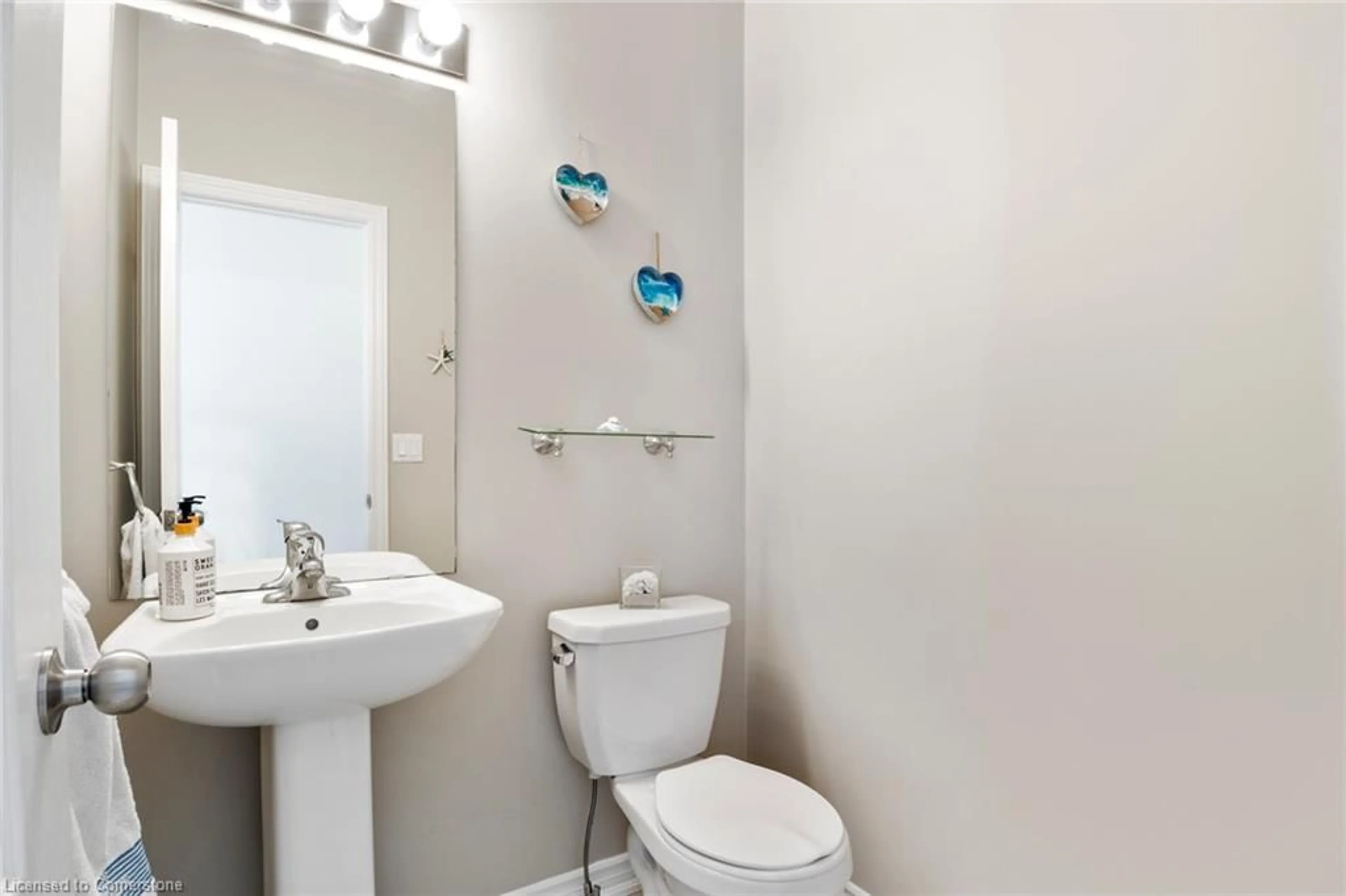 Standard bathroom, unknown for 115 Courtney Street, Fergus Ontario N1M 0E3