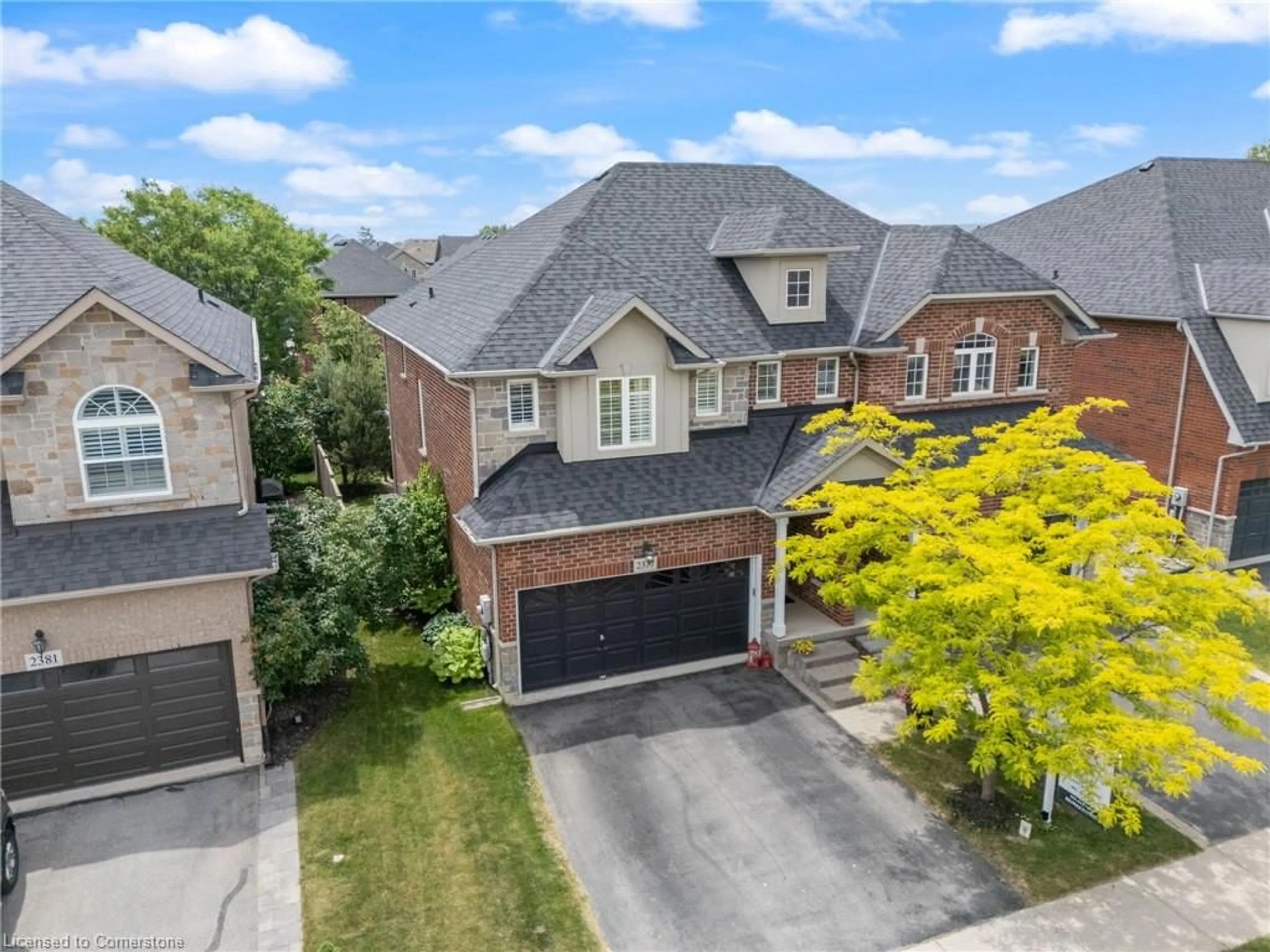 A pic from outside/outdoor area/front of a property/back of a property/a pic from drone, street for 2377 Stone Glen Cres, Oakville Ontario L6M 0C7