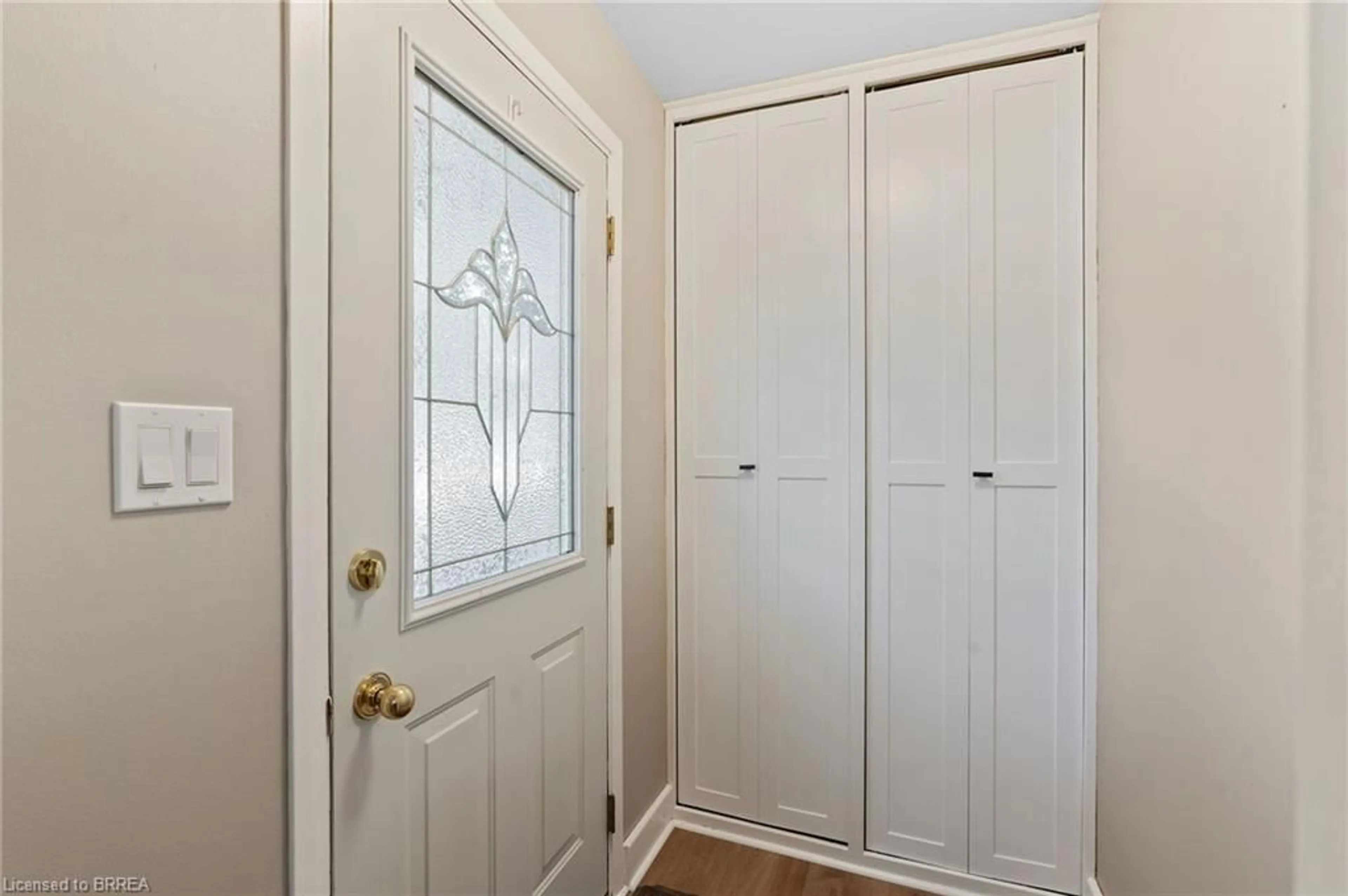 Indoor entryway for 8 Todd St, Brantford Ontario N3R 2P7
