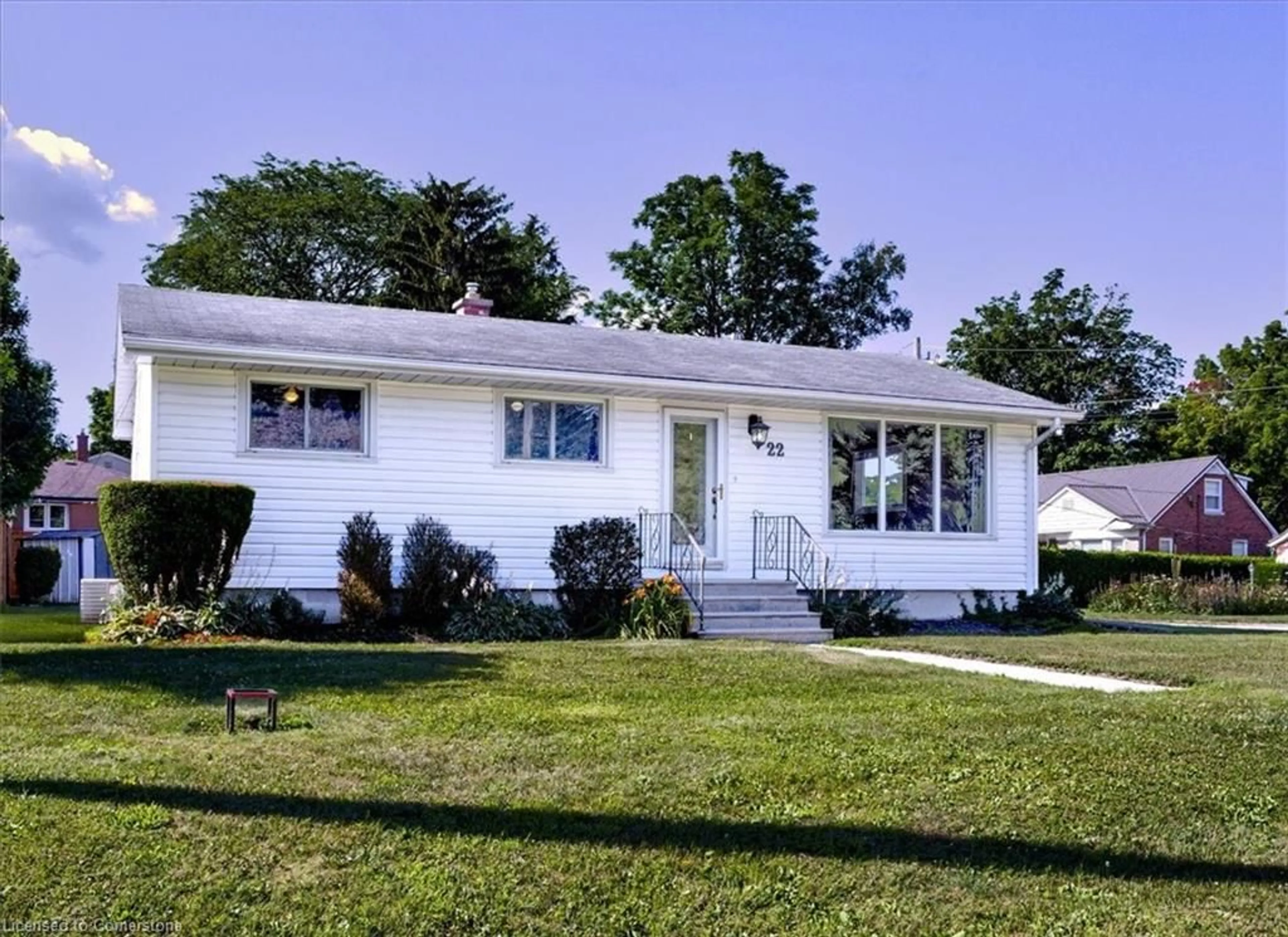 Home with vinyl exterior material, street for 22 Highland Ave, Simcoe Ontario N3Y 2R9
