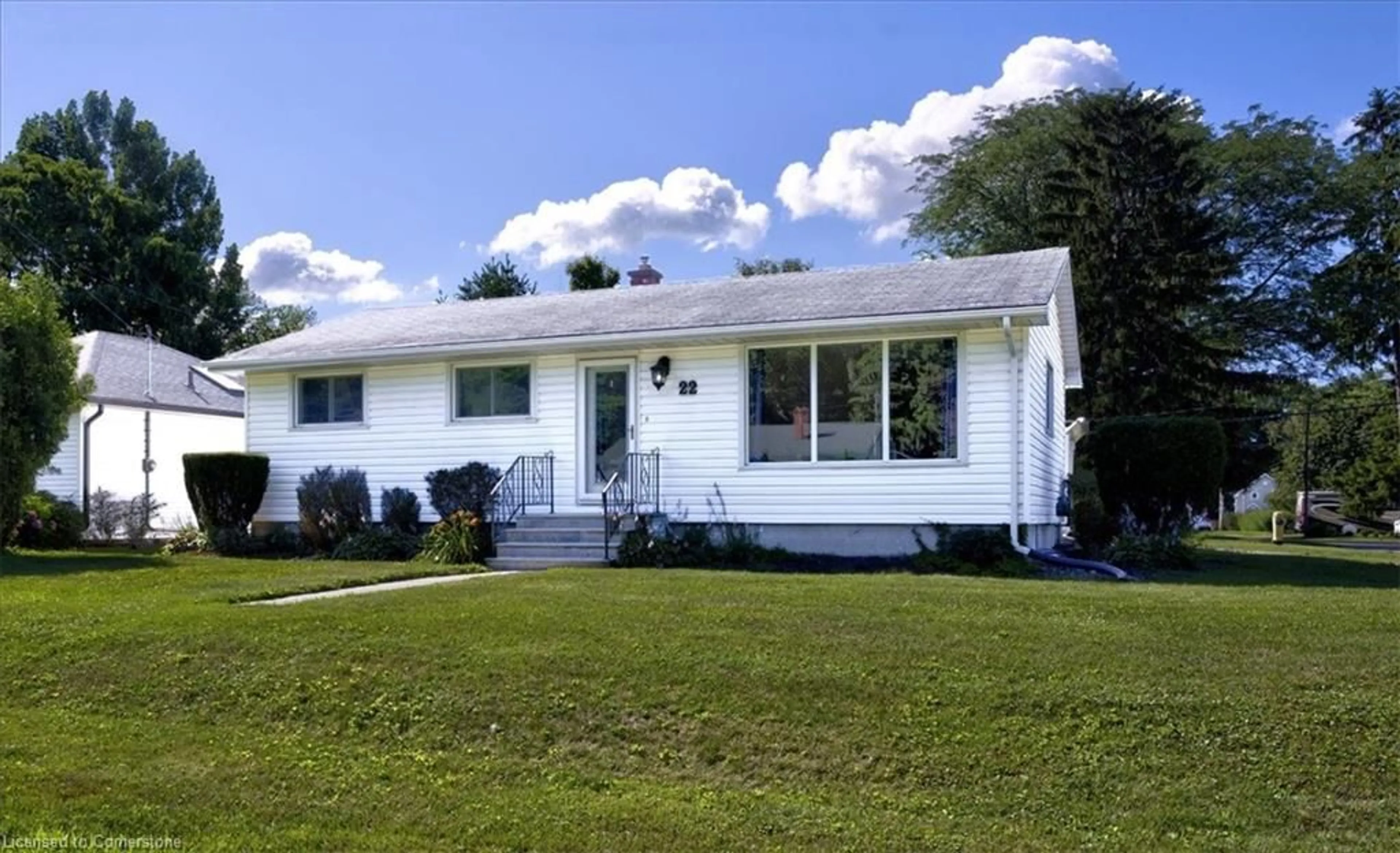 Home with vinyl exterior material, street for 22 Highland Ave, Simcoe Ontario N3Y 2R9