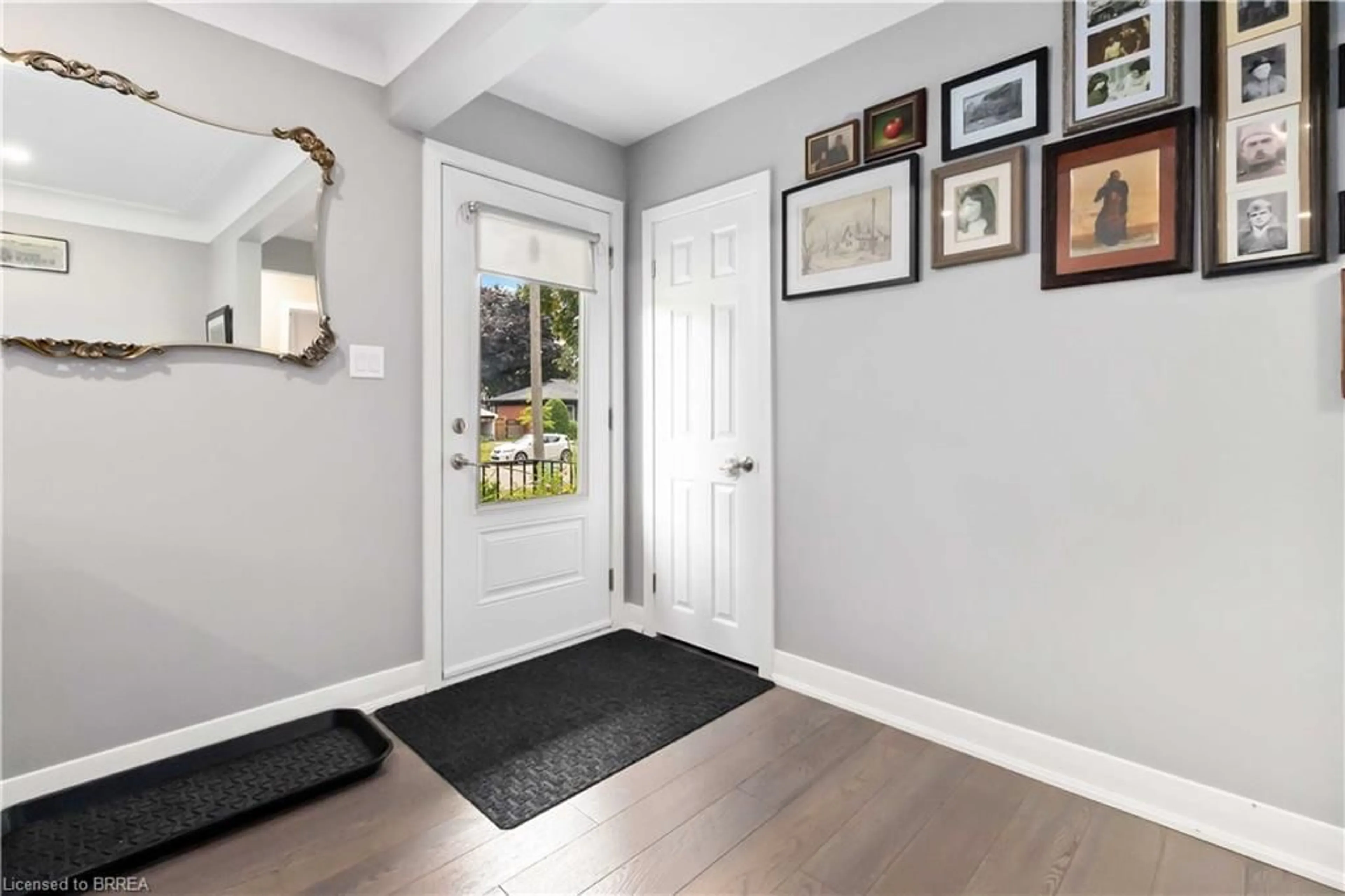 Indoor entryway for 25 Hillier Cres, Brantford Ontario N3R 1X3