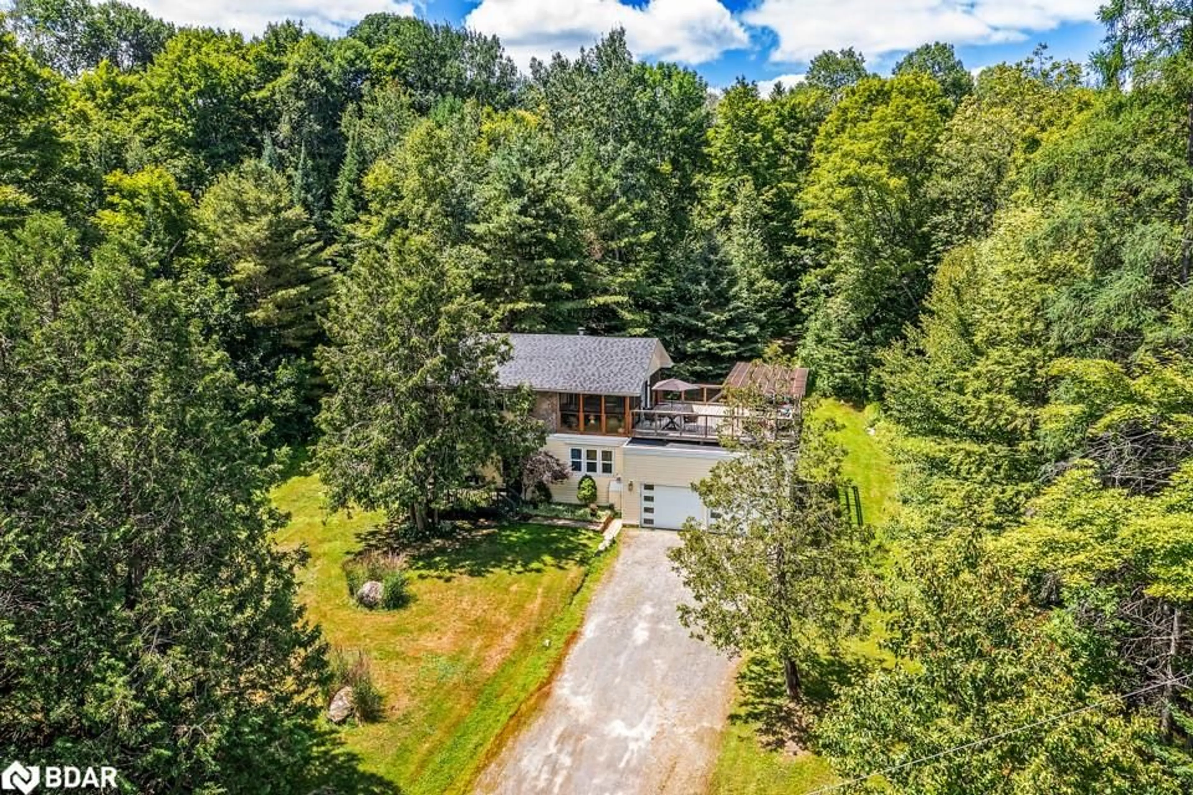 A pic from outside/outdoor area/front of a property/back of a property/a pic from drone, unknown for 256 Woodland Dr, Huntsville Ontario P1H 1A6