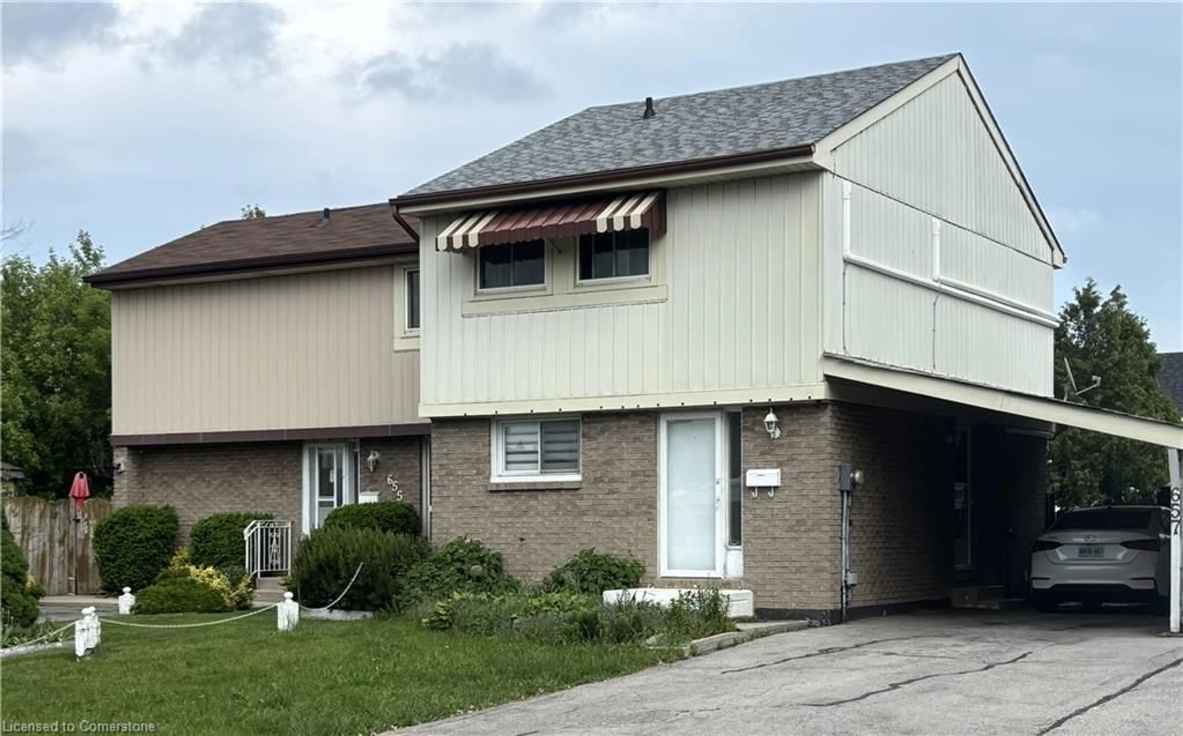 Home with vinyl exterior material, street for 657 Upper Wentworth St, Hamilton Ontario L9A 4V4