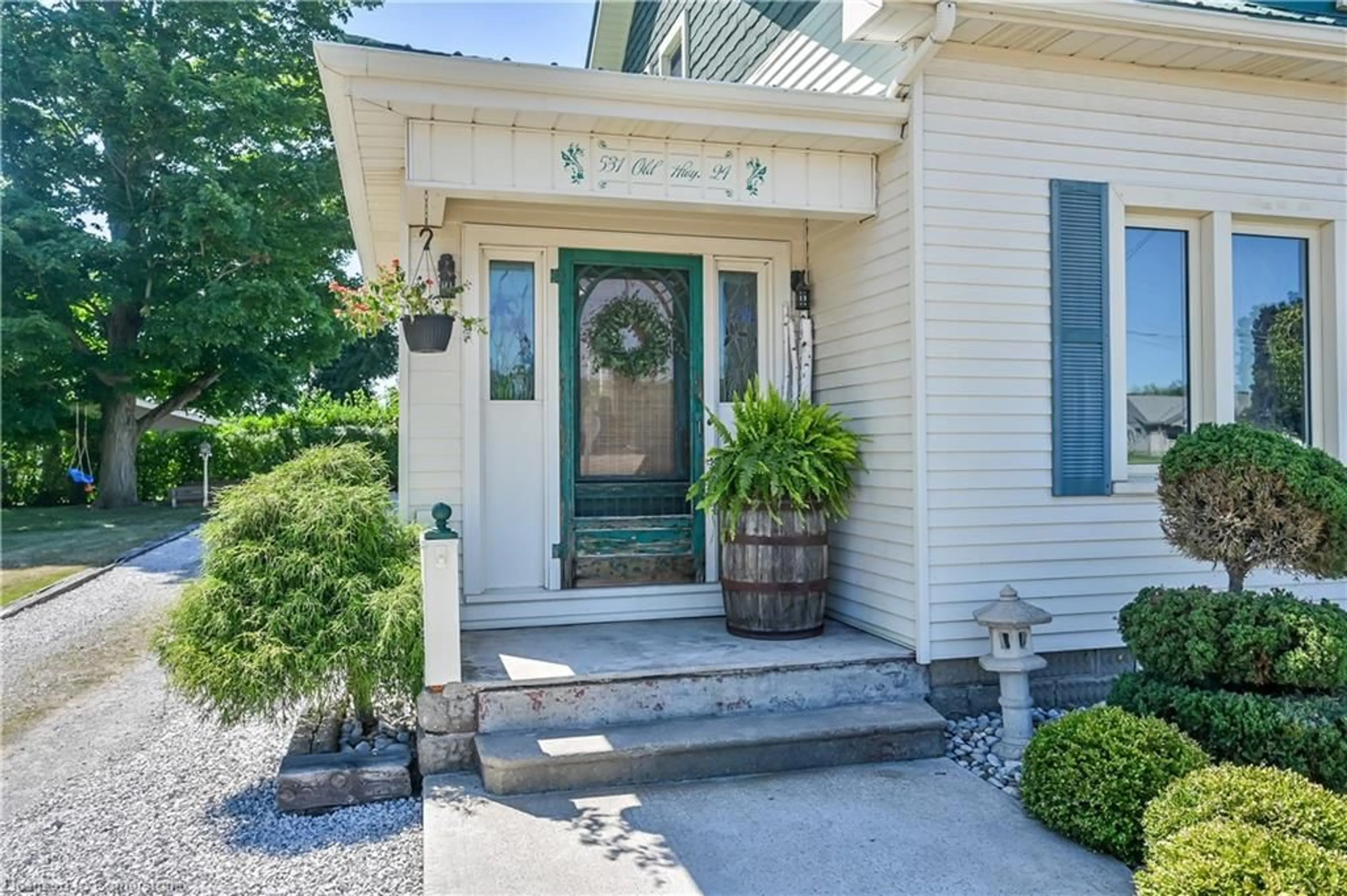 Indoor entryway for 531 Old Highway 24 Hwy, Waterford Ontario N0E 1Y0
