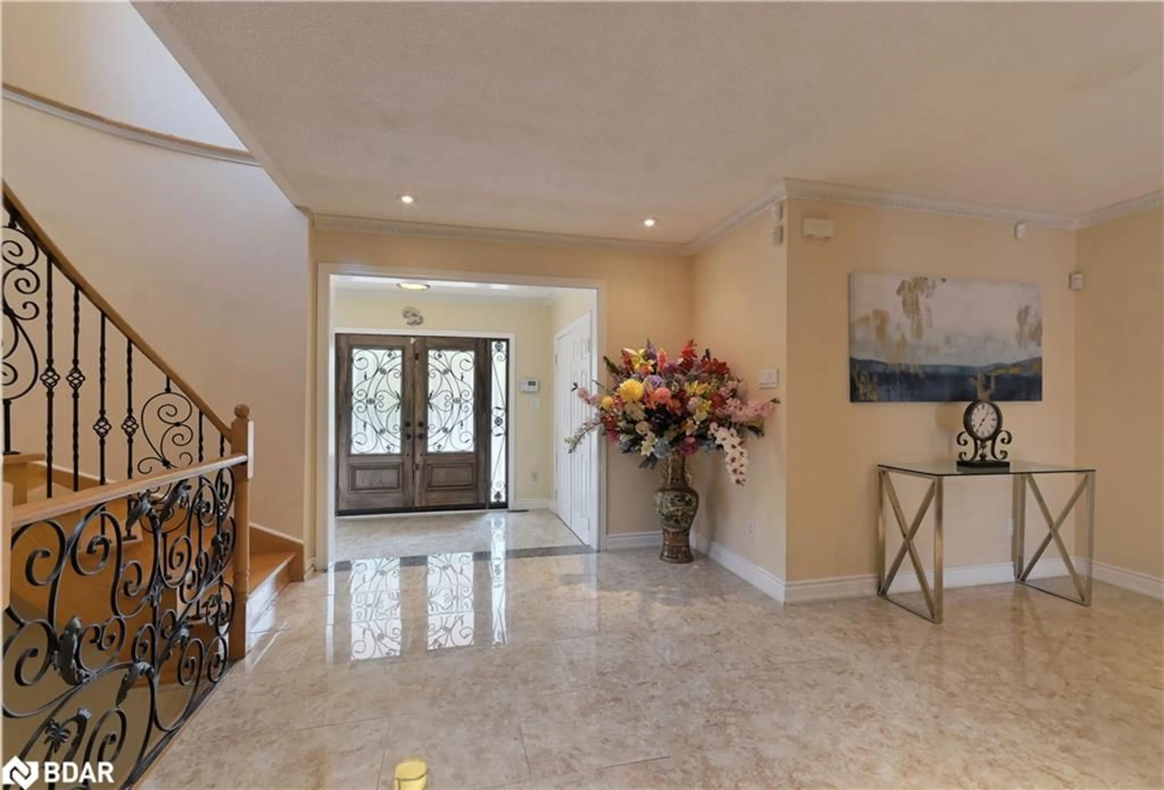 Indoor foyer for 2857 Termini Terr, Mississauga Ontario L5M 5S3