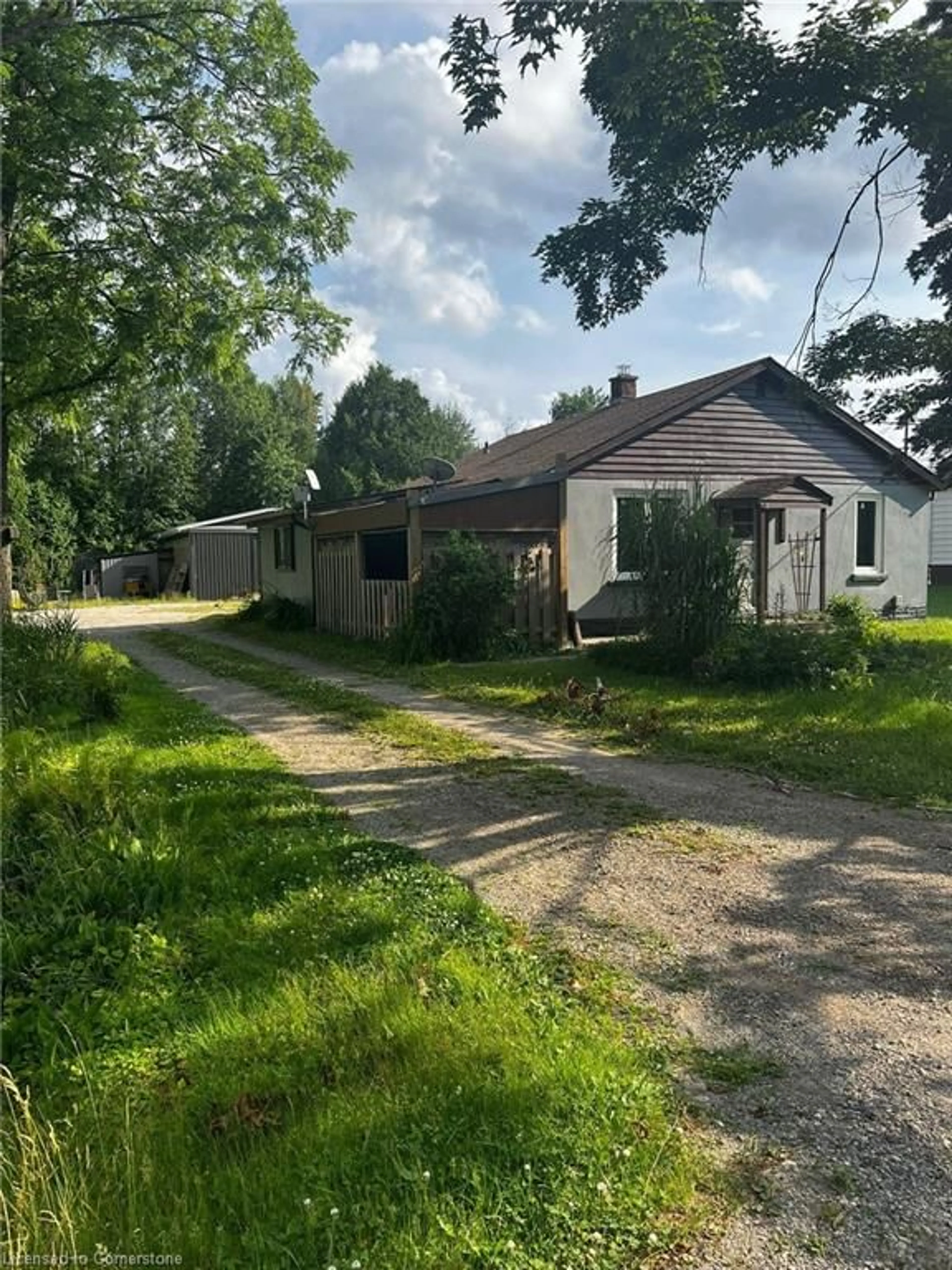 A pic from outside/outdoor area/front of a property/back of a property/a pic from drone, street for 5927 Ellis Rd, Cambridge Ontario N3C 2V4
