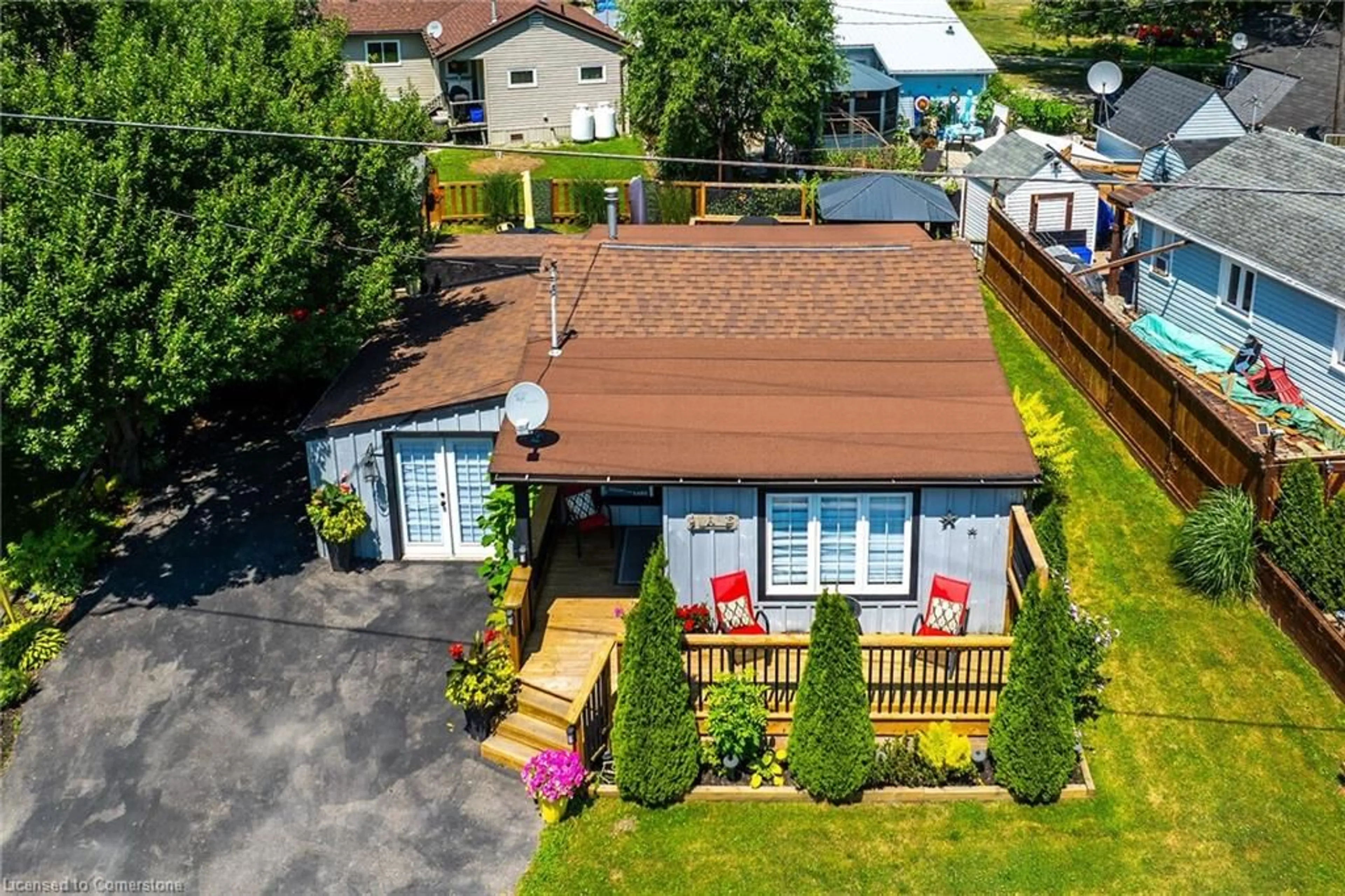A pic from outside/outdoor area/front of a property/back of a property/a pic from drone, street for 1023 Lakeshore Rd, Selkirk Ontario N0A 1P0