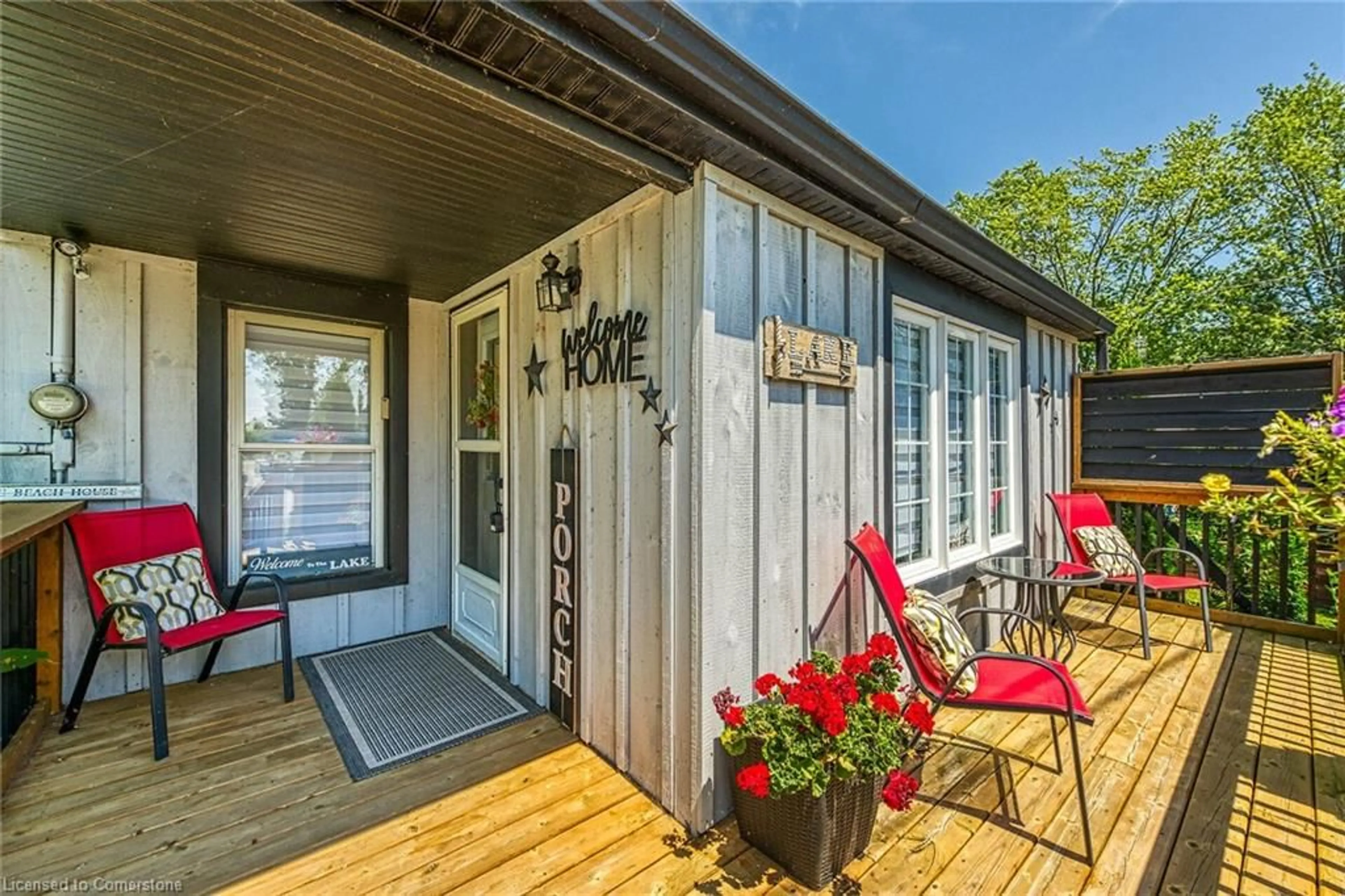 Patio, street for 1023 Lakeshore Rd, Selkirk Ontario N0A 1P0