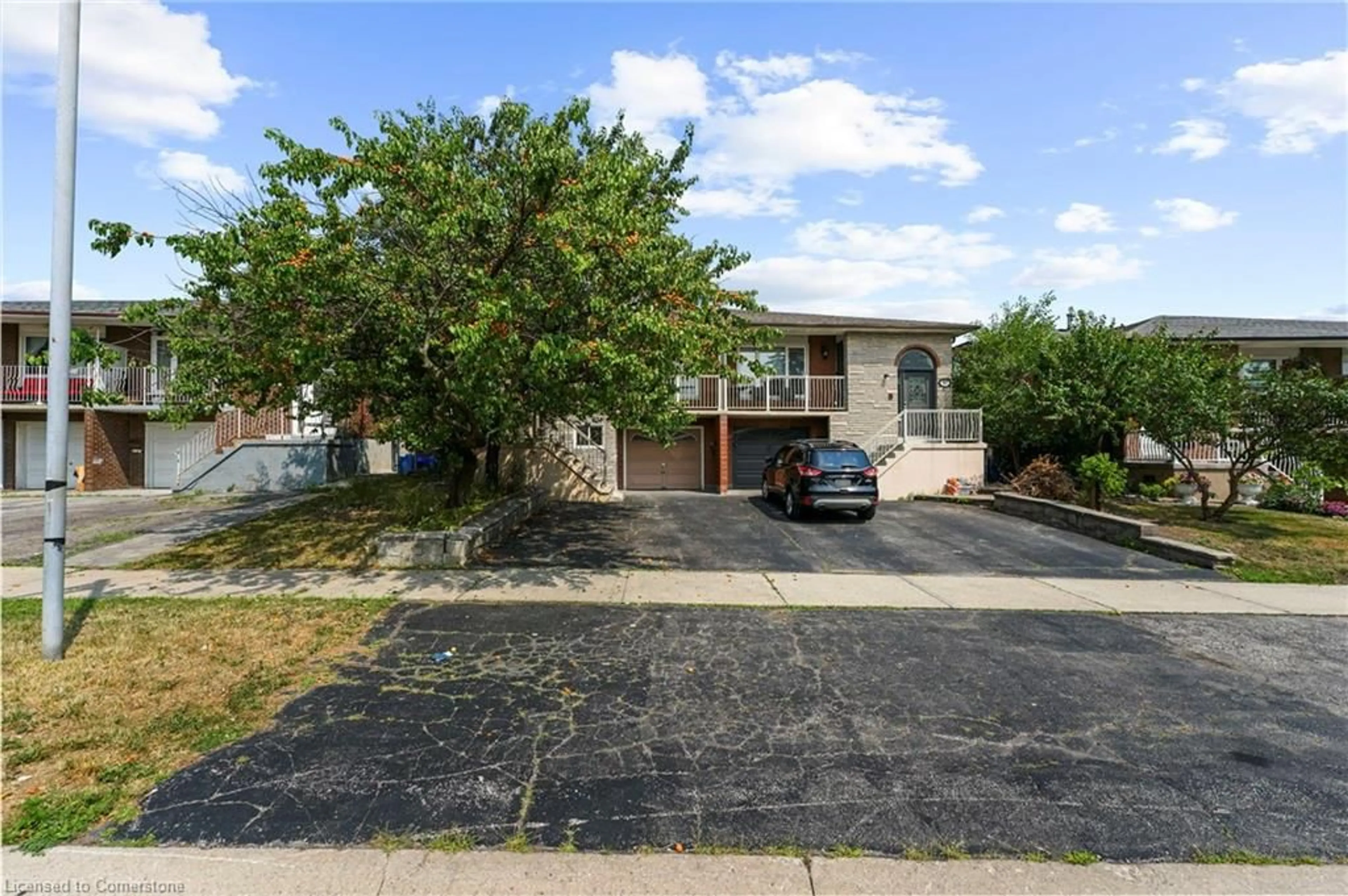 A pic from outside/outdoor area/front of a property/back of a property/a pic from drone, street for 119 Albany Dr, Woodbridge Ontario L4L 2X6