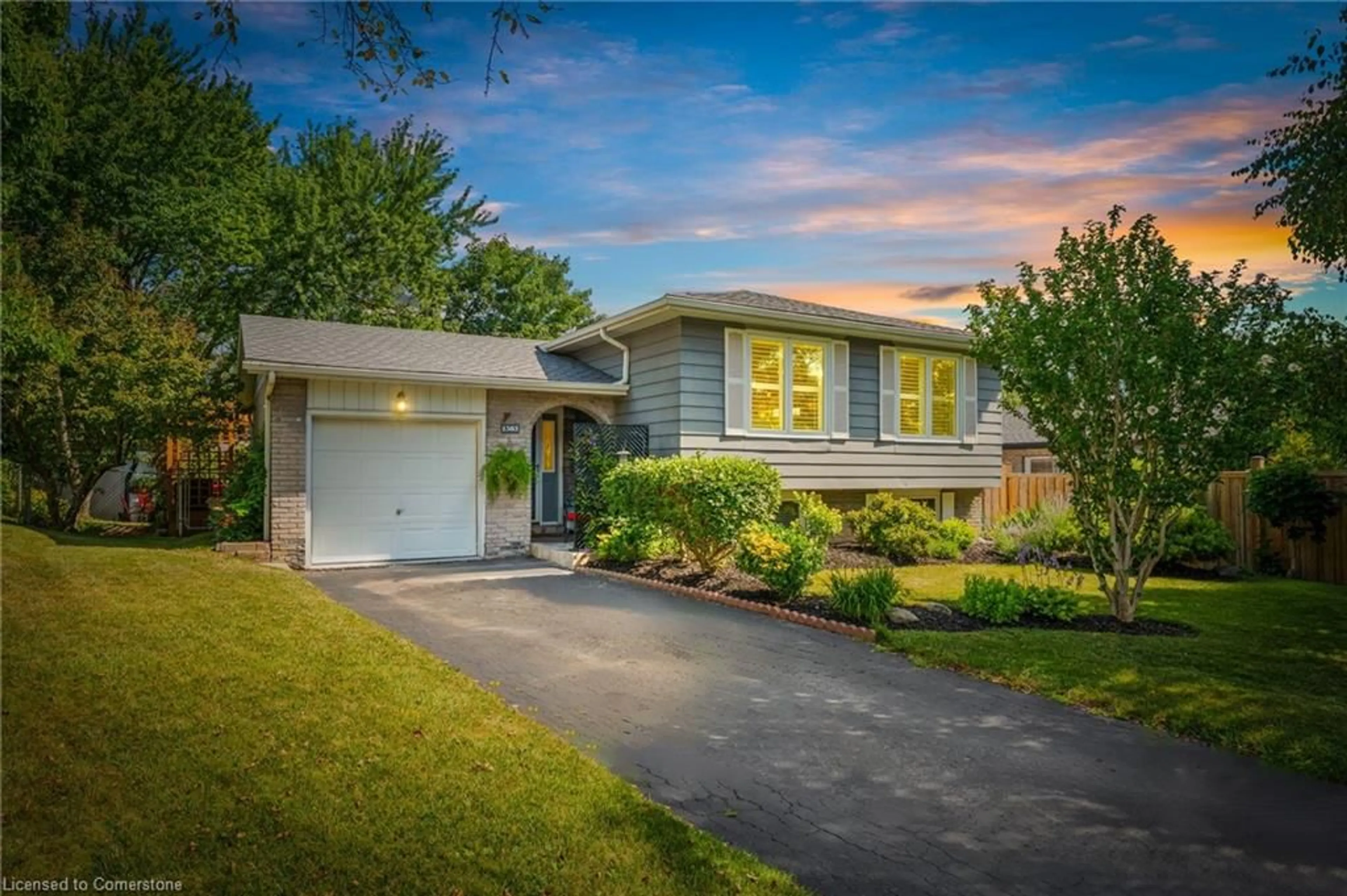 Home with vinyl exterior material, street for 1383 Christina Crt, Burlington Ontario L7P 2V8